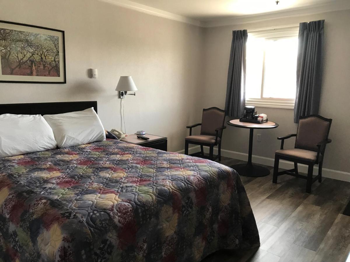 Queen Room - Non-Smoking