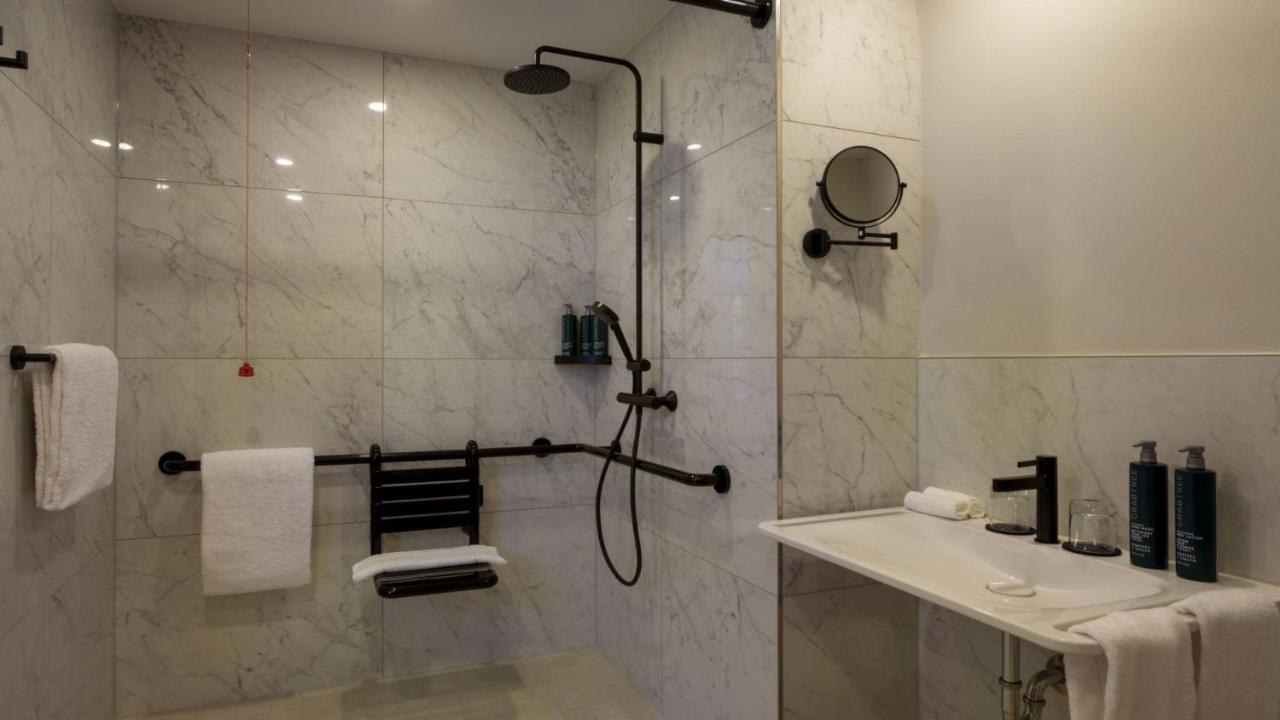 Chambre Lit King-Size - Accessible aux Personnes à Mobilité Réduite