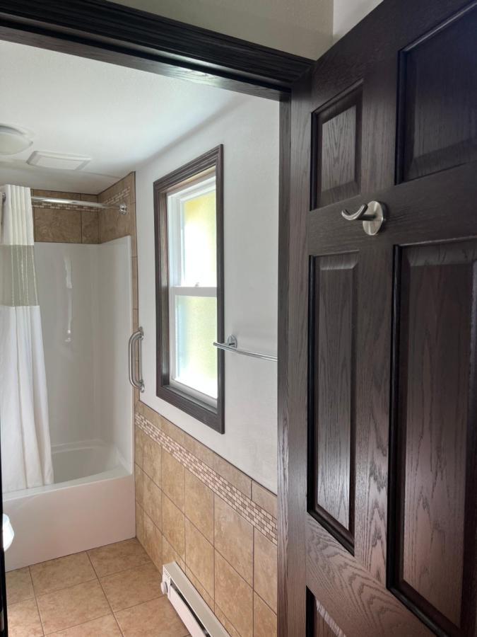 Deluxe Family Room,1415021289:JPEG