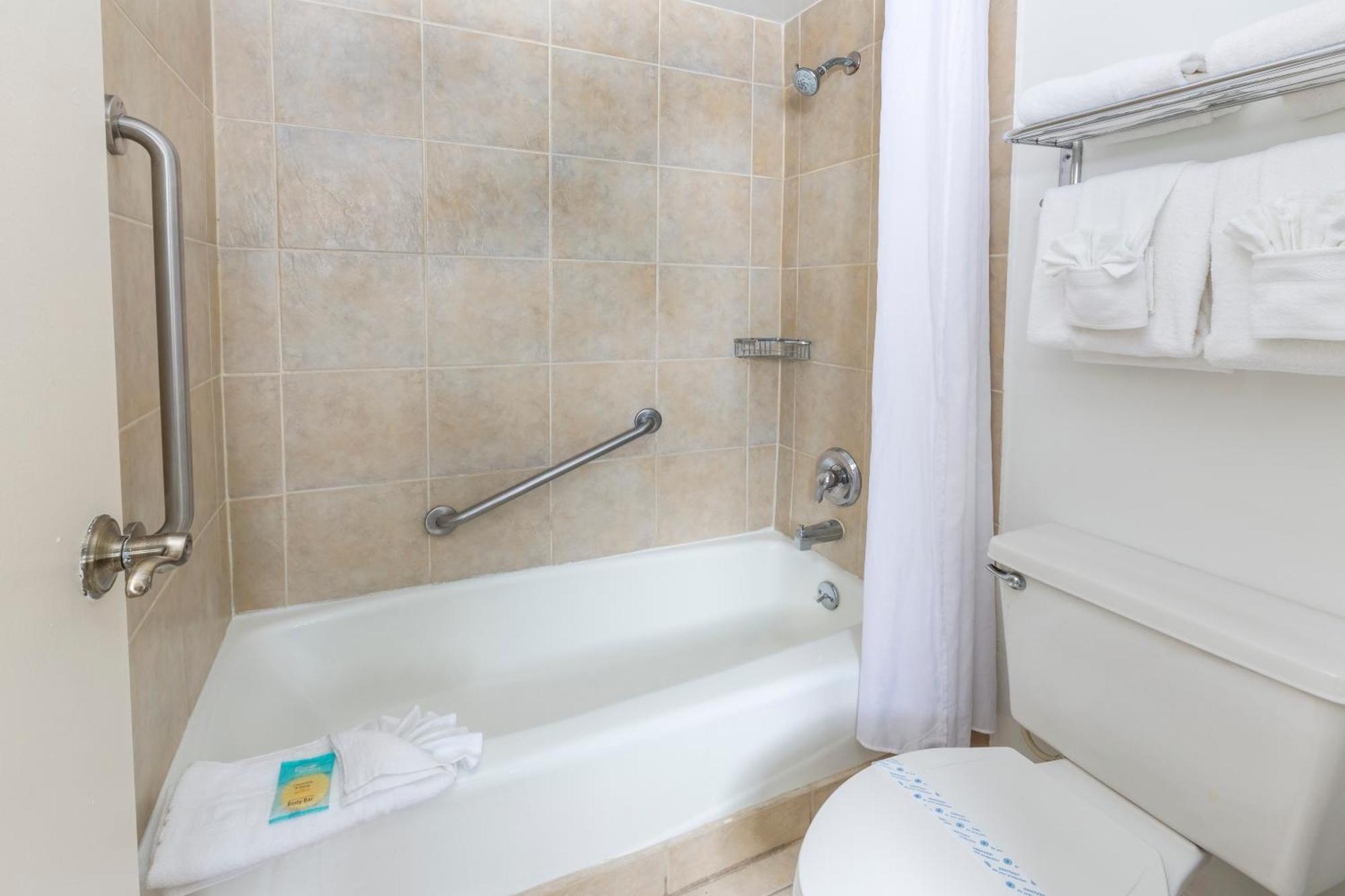 Habitación Adaptada para personas con discapacidad auditiva y movilidad reducida con ducha accesible en silla de ruedas - 1 cama extragrande - No fumadores