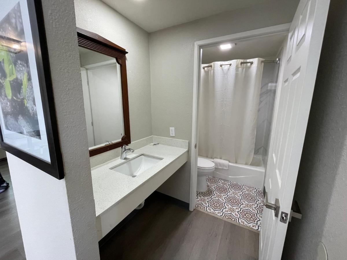 Queen Room with Two Queen Beds,1469117723:JPEG