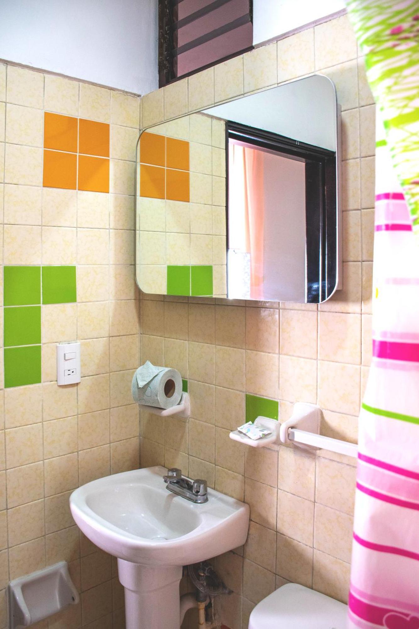 Twin Room,1586896705:JPEG