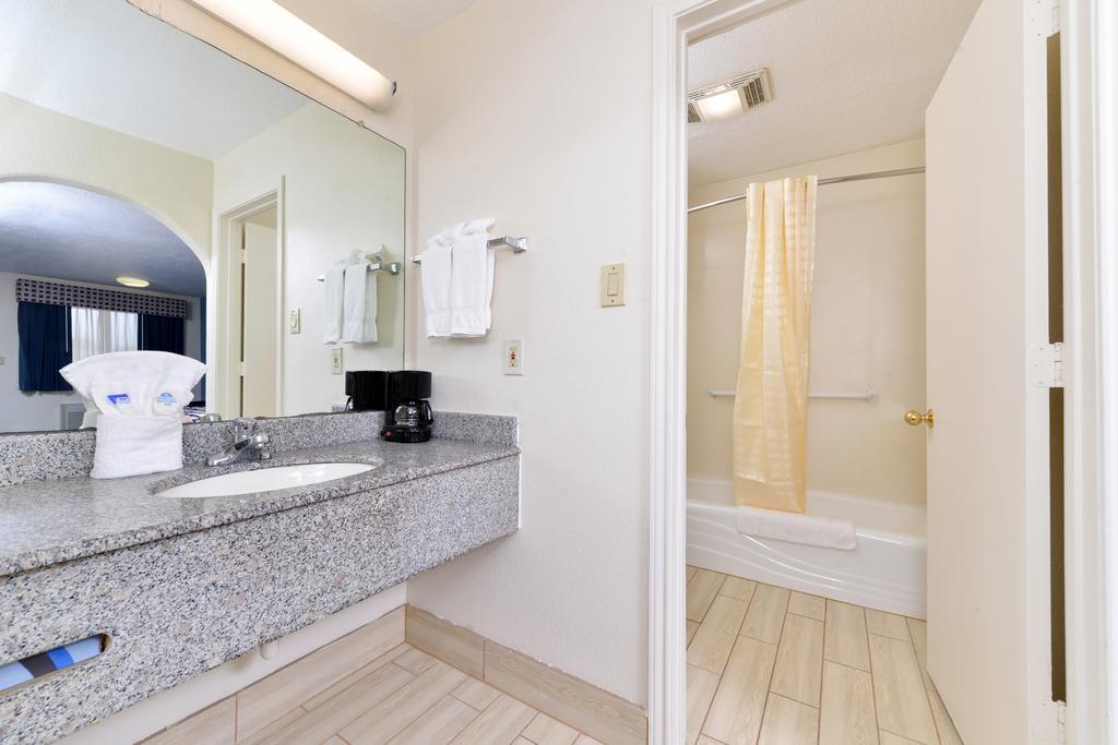 One King Bed Suite