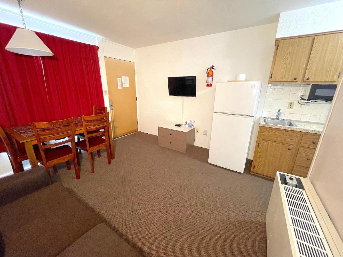 Deluxe Studio