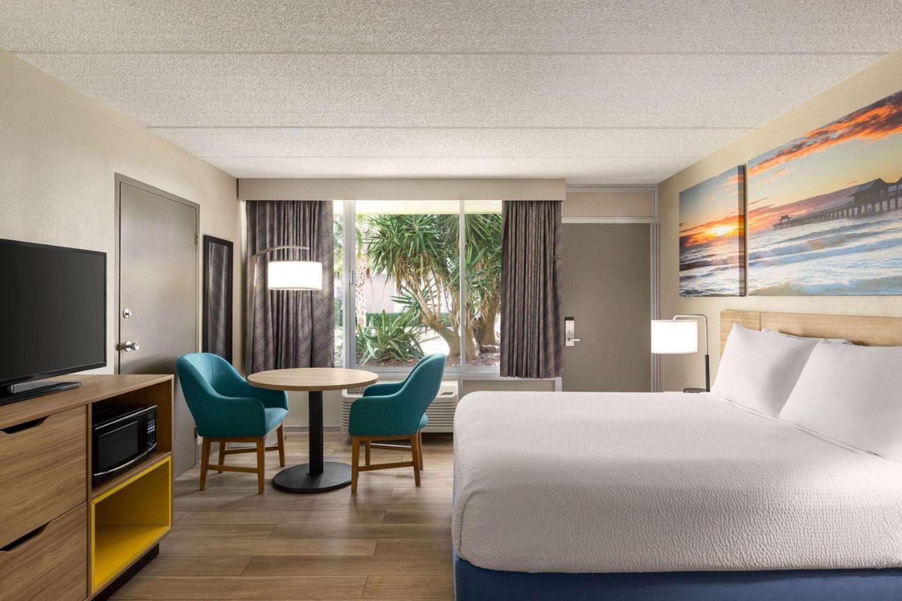 1 Queen Bed Kitchen or Smoking