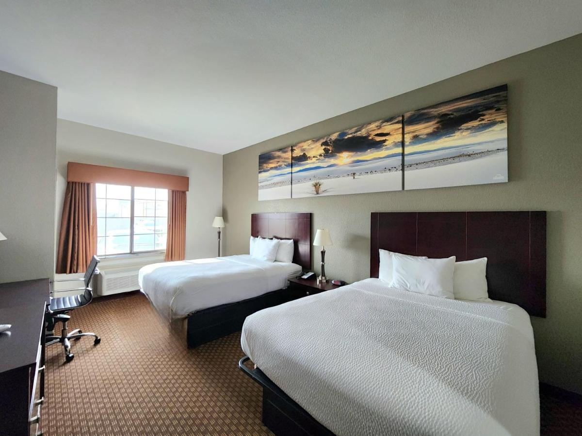 Efficiency Queen Room with Two Queen Beds and Kitchenette - Non-Smoking