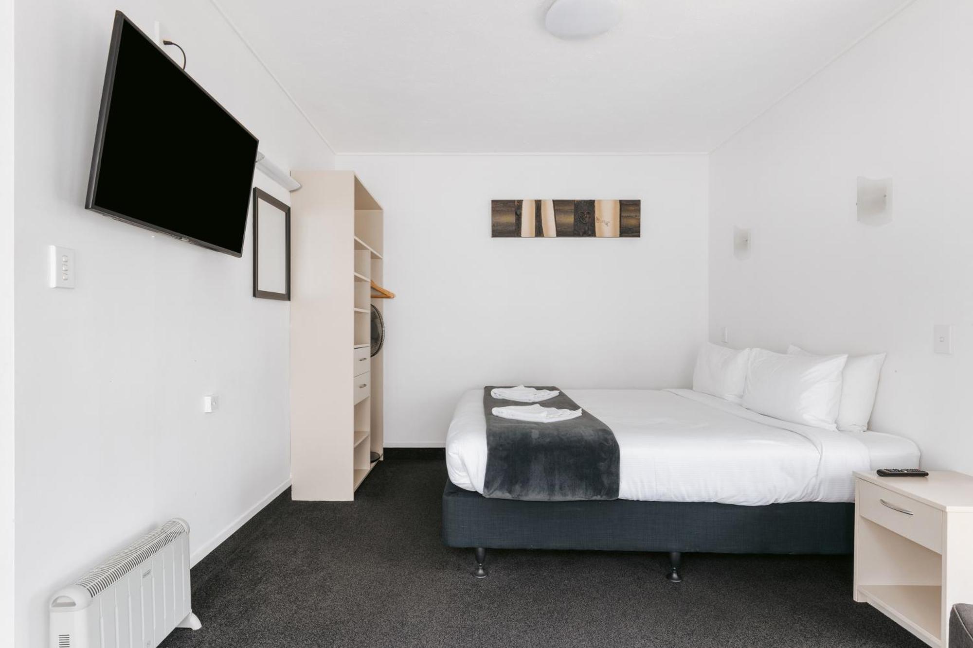 One-Bedroom Apartment (No Aircon)