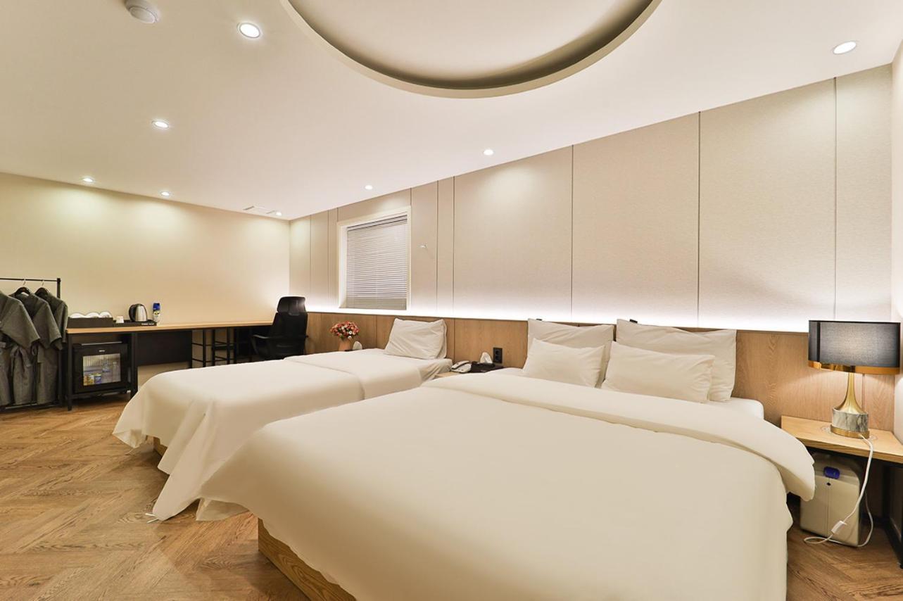 Suite Twin Room,1527113881:JPEG
