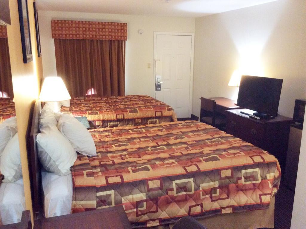 Double Room with Two Double Beds - Non-Smoking,815486630:JPEG