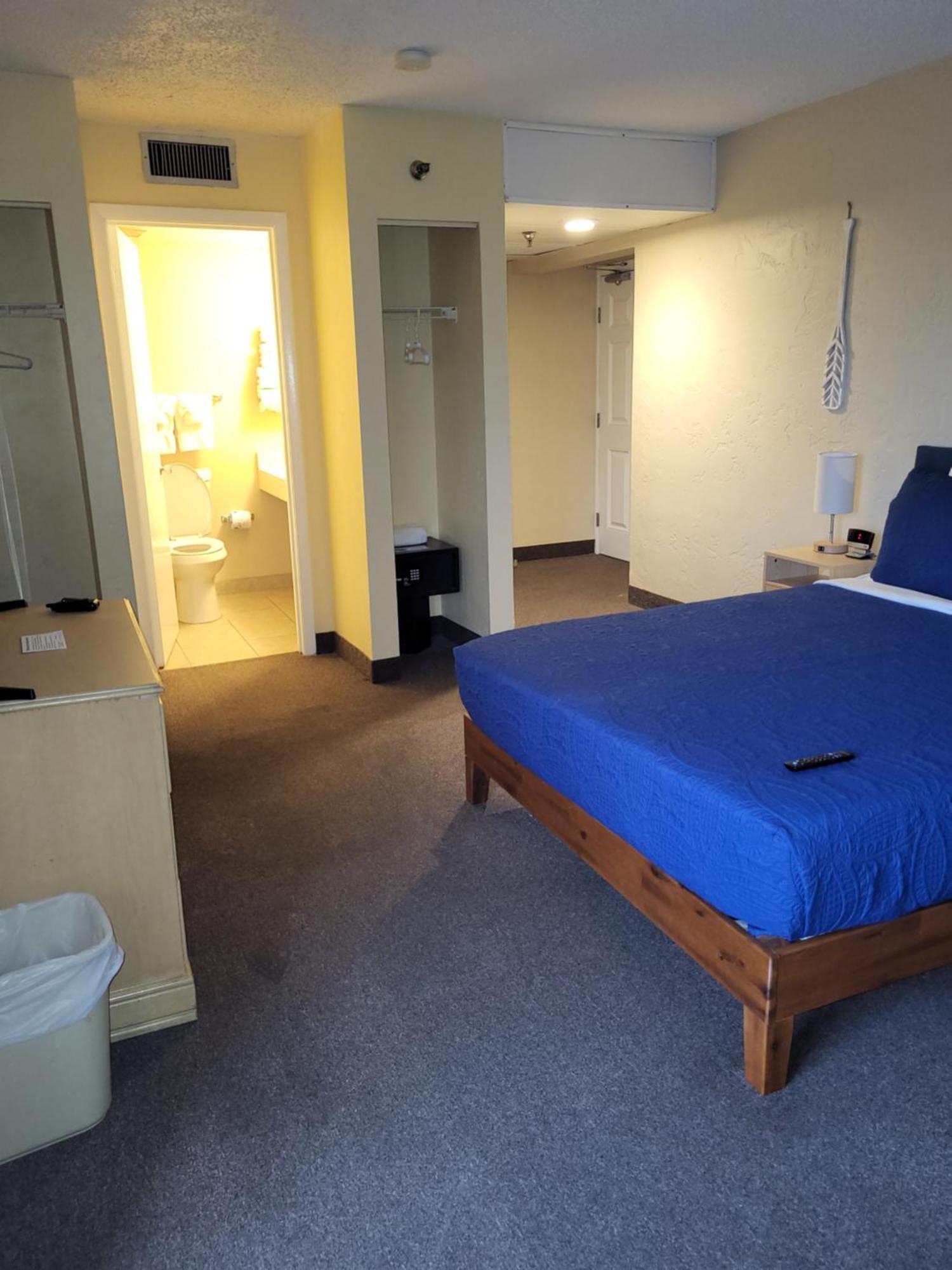 Queen Room,1532827438:JPEG