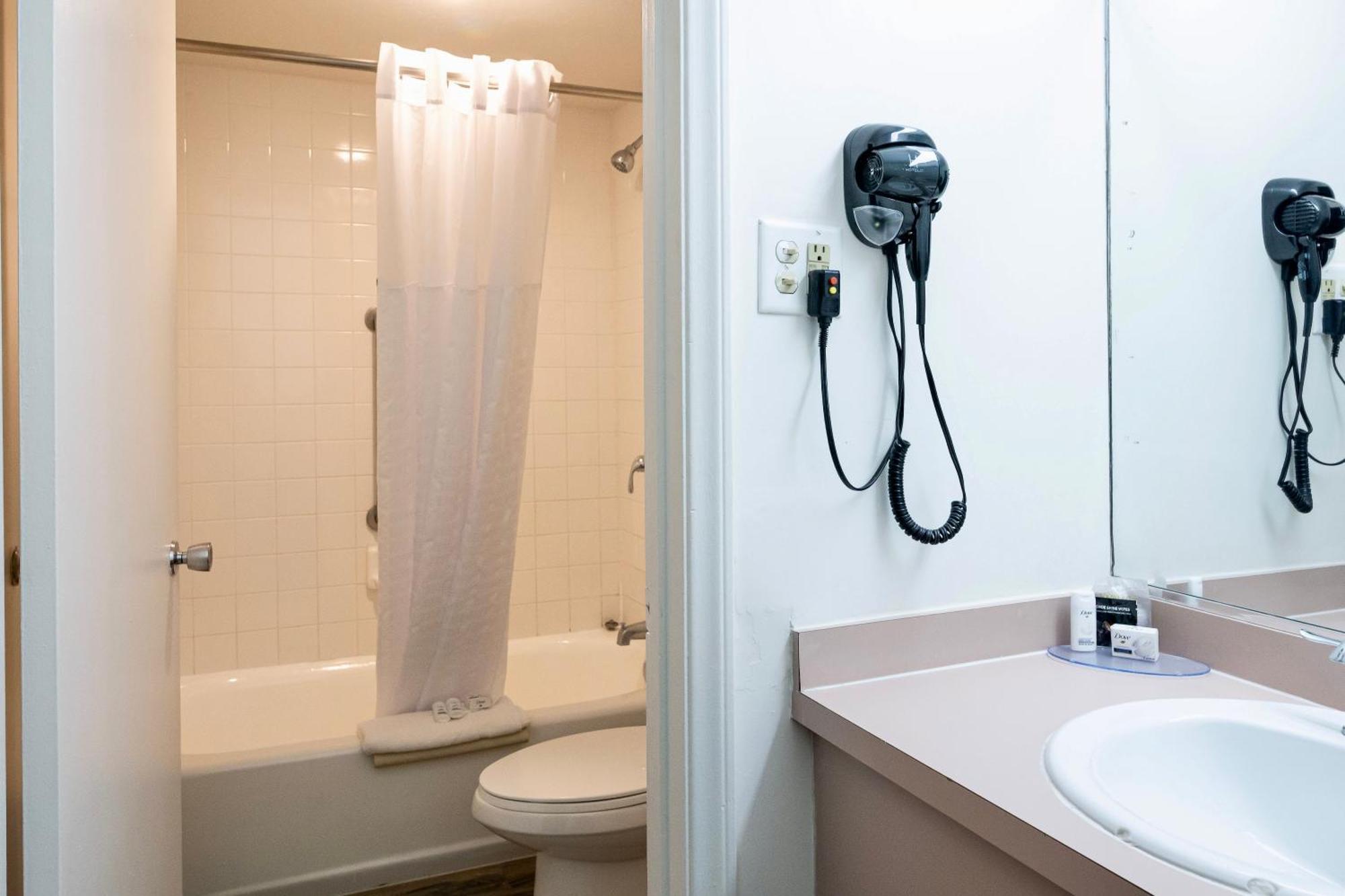Chambre avec 2 Lits Queen-Size - Accessible aux Personnes à Mobilité Réduite - Non-Fumeurs