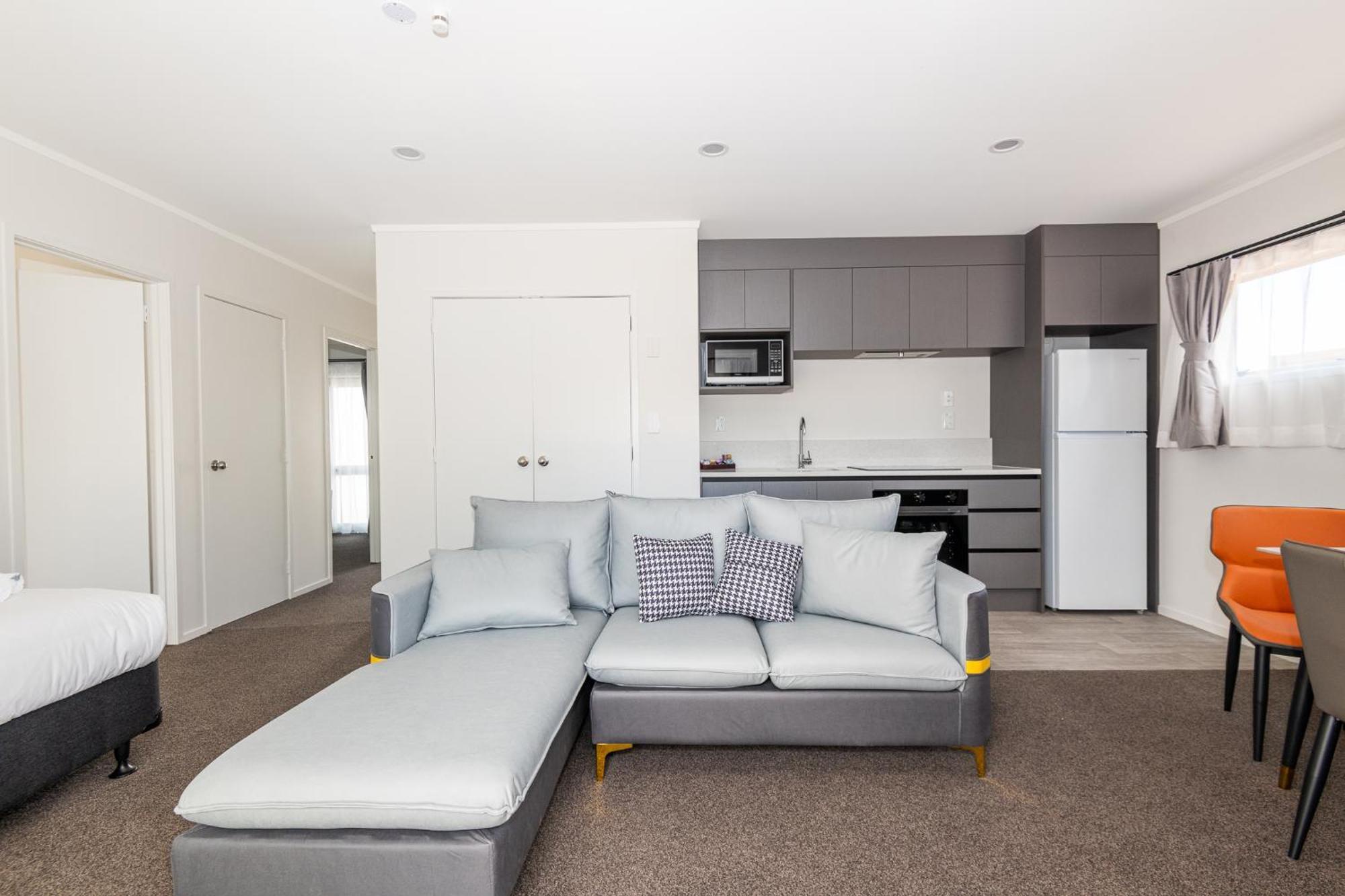 Luxury Two-Bedroom Suite with Spa Bath,1536446188:JPEG