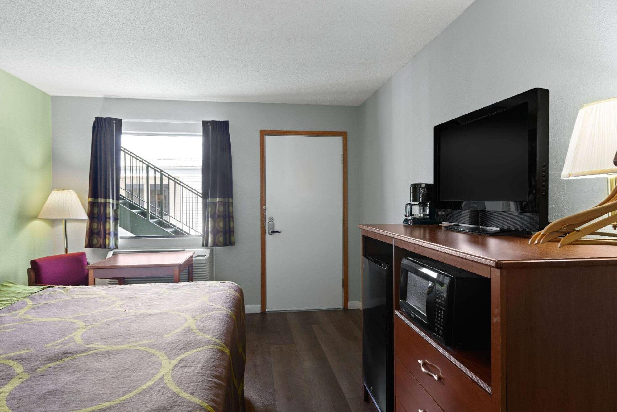 1 King Bed, Mobility Accessible Room, Bathtub w/ Grab Bars, Non-Smoking