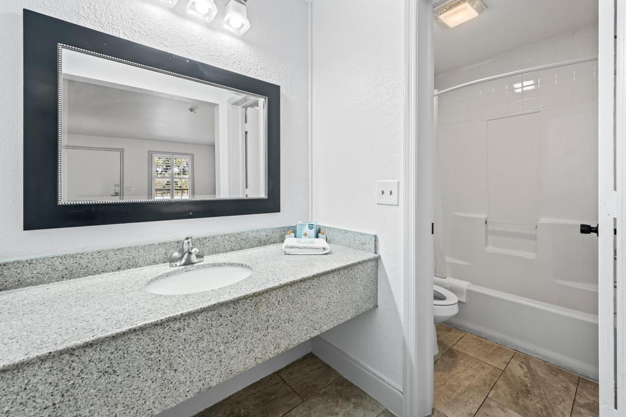 2 Queen Beds - Pet Friendly