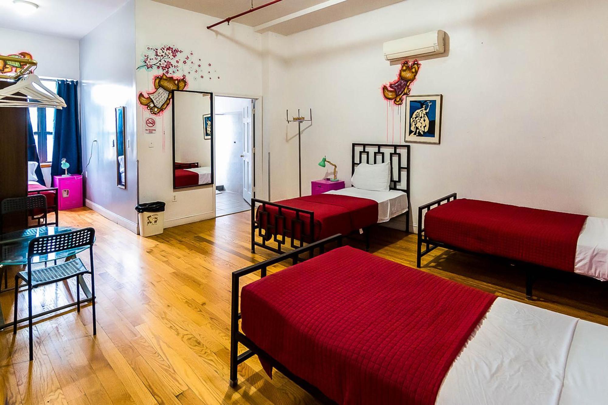 Single Bed 4-Bed Female Dormitory Private Bathroom