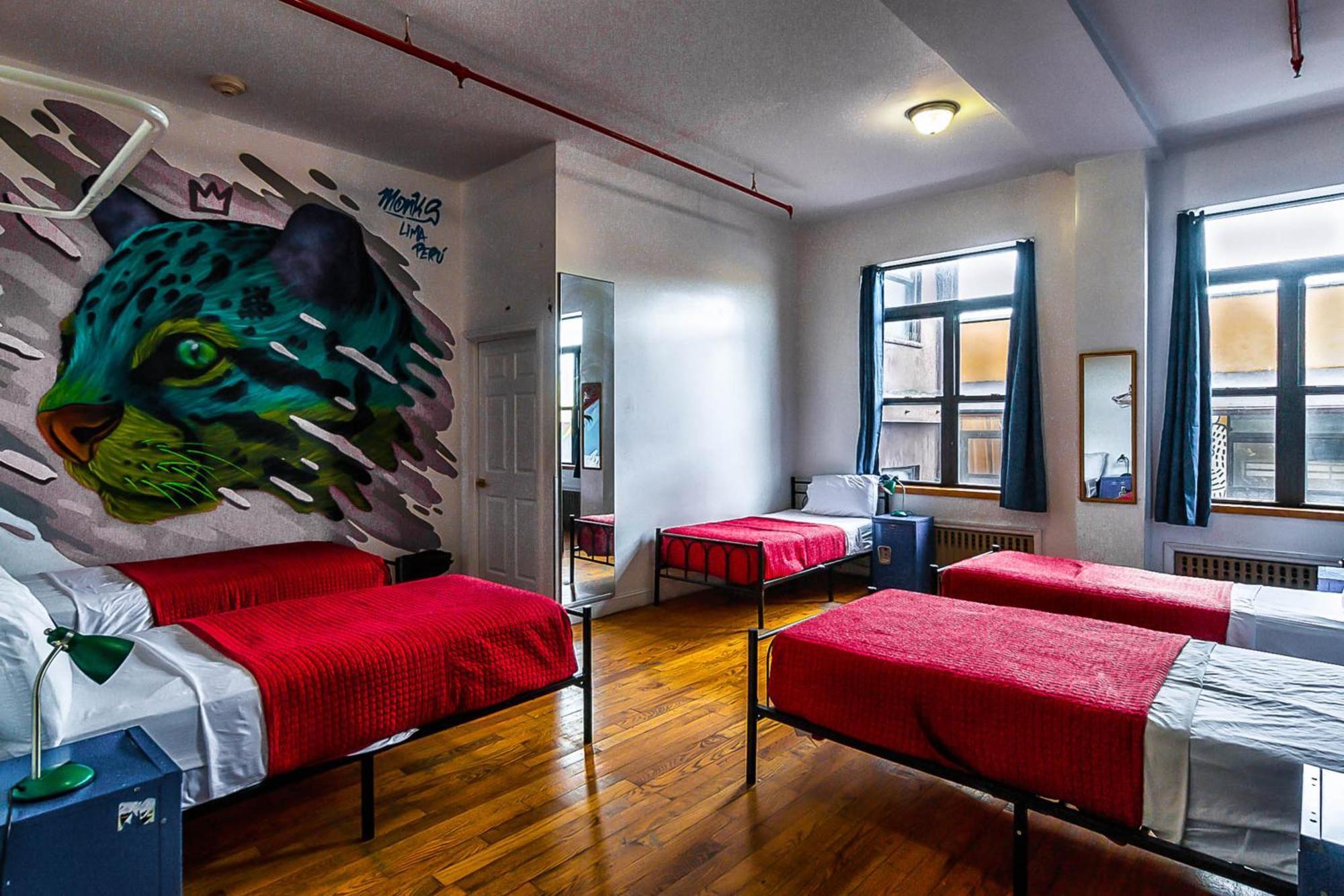 Single Bed 4-Bed Female Dormitory Private Bathroom