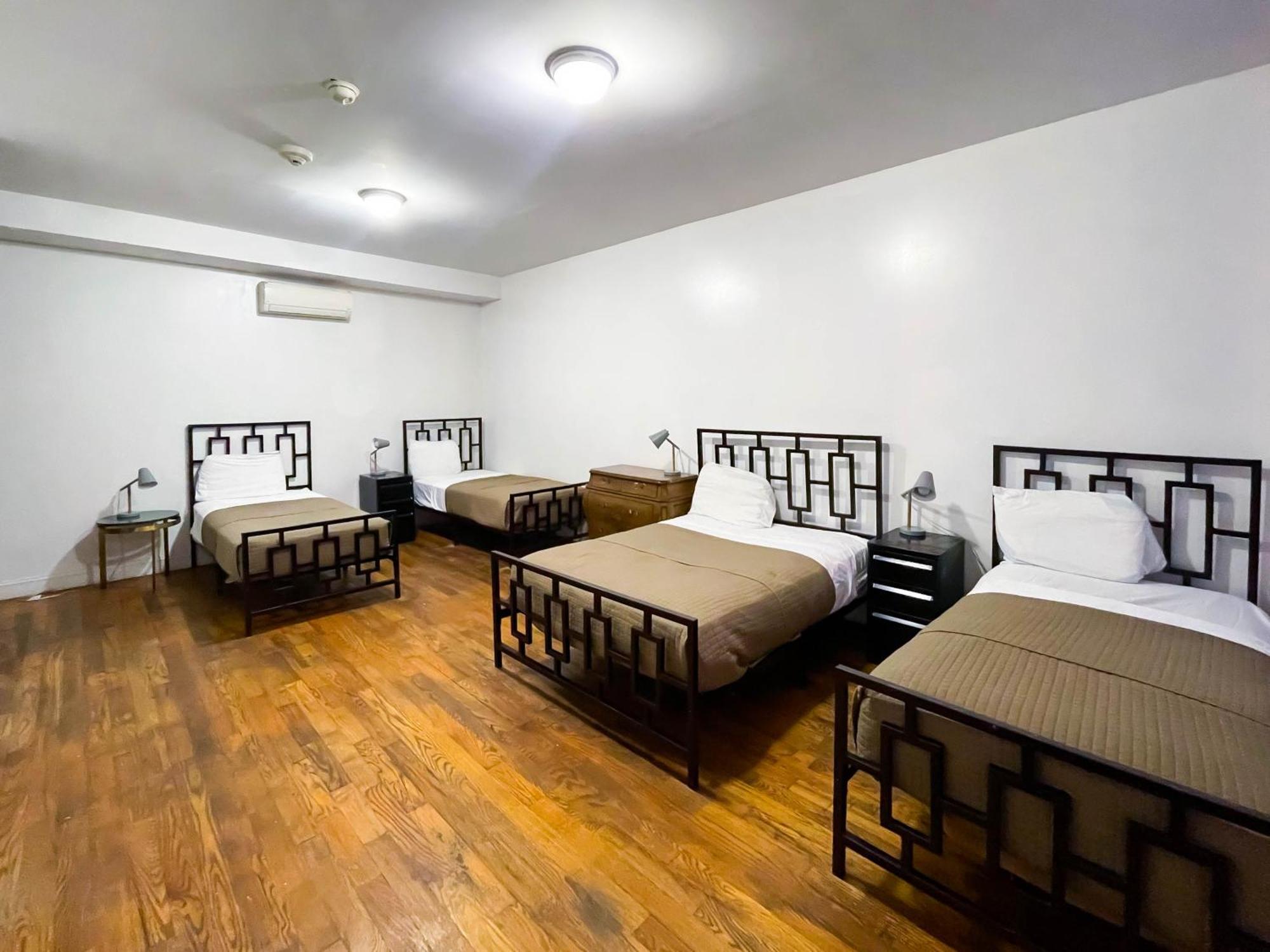 Single Bed 4-Bed Female Dormitory Private Bathroom
