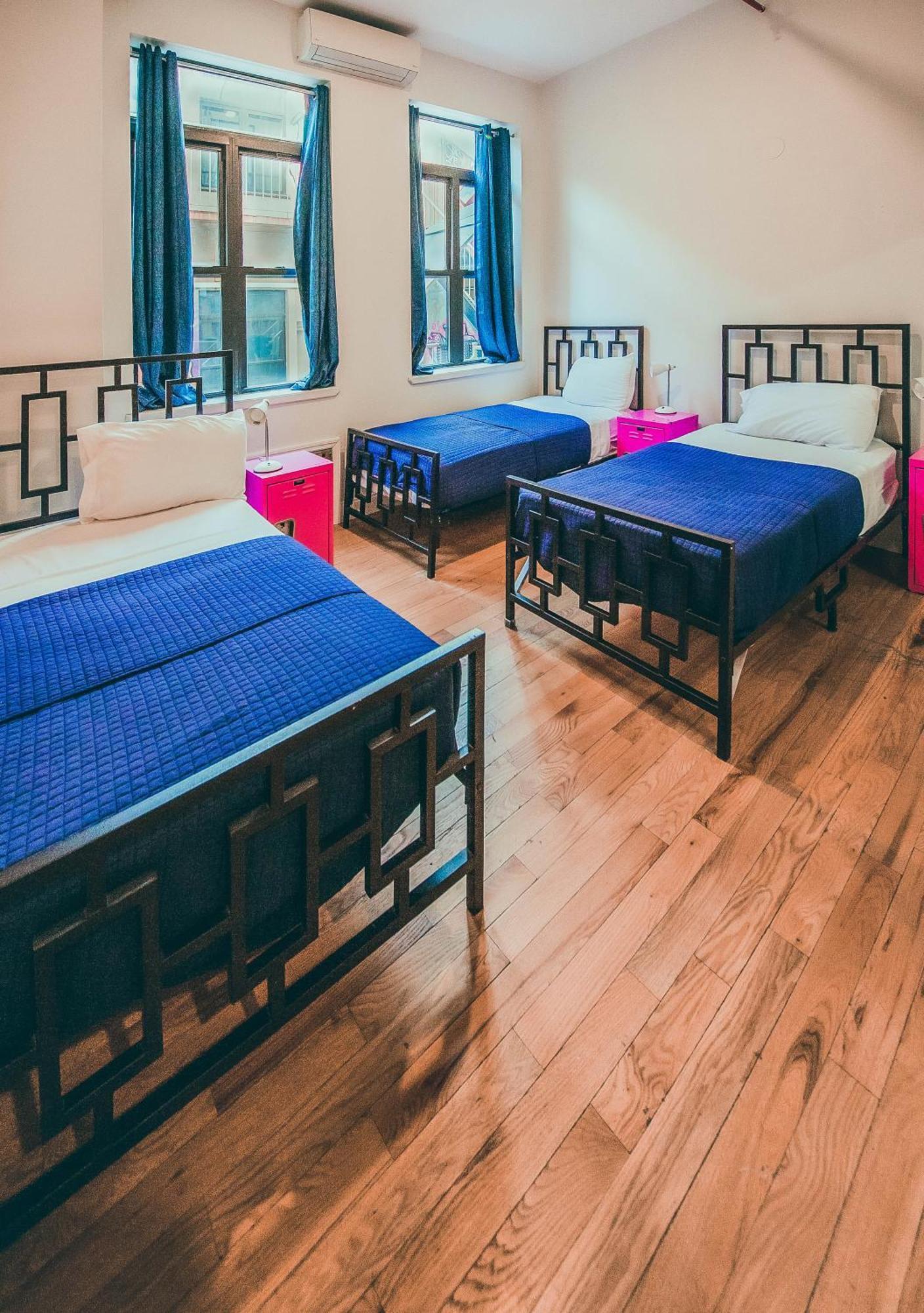 Single Bed 3-Bed Mixed Dormitory Private Bathroom