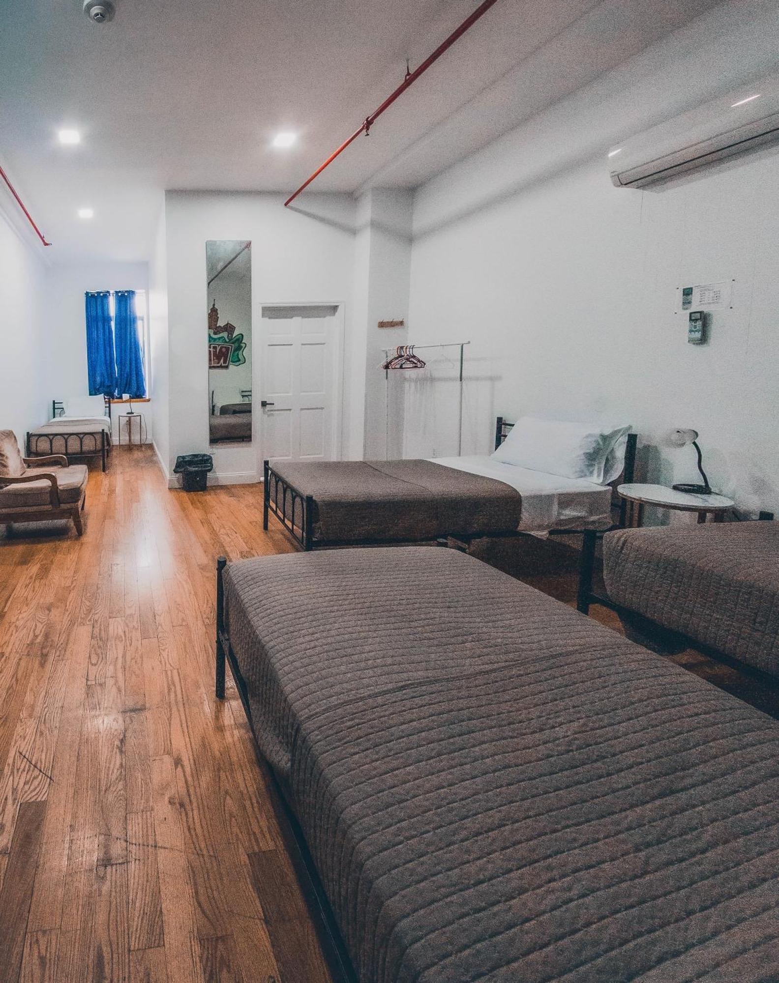 Single Bed 4-Bed Female Dormitory Private Bathroom