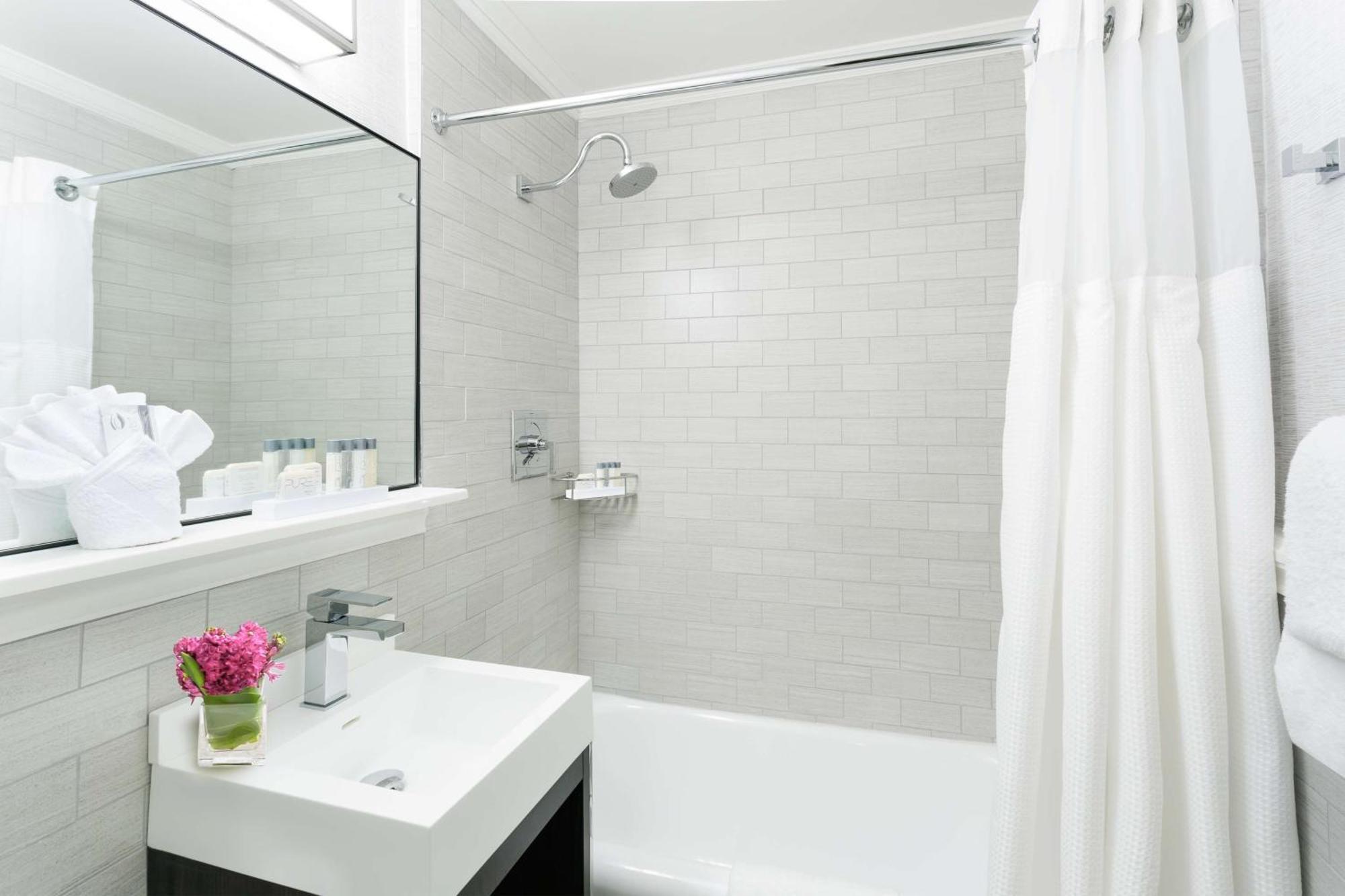 Queen Guestroom,1571368556:JPEG