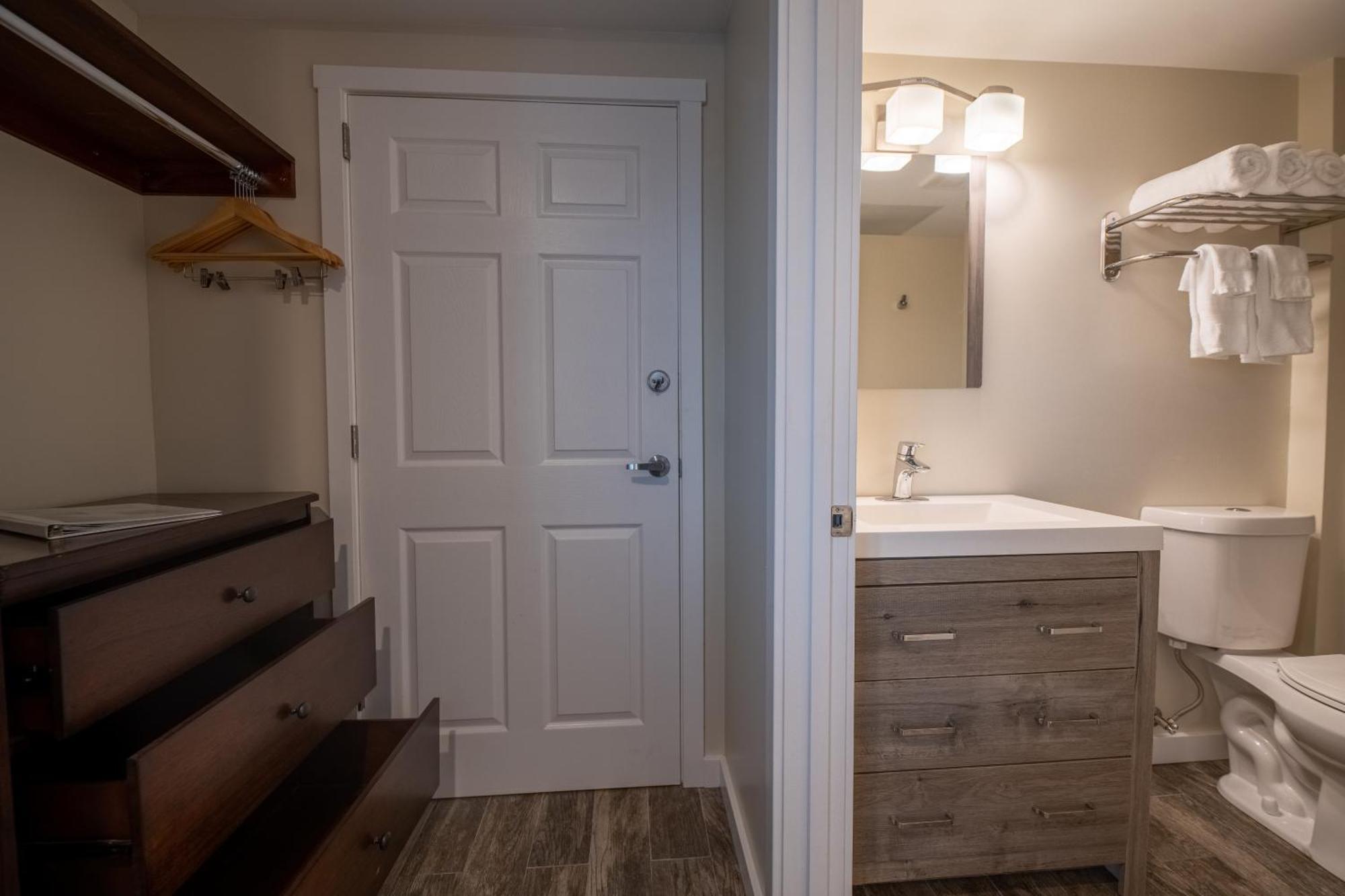Standard Queen Room