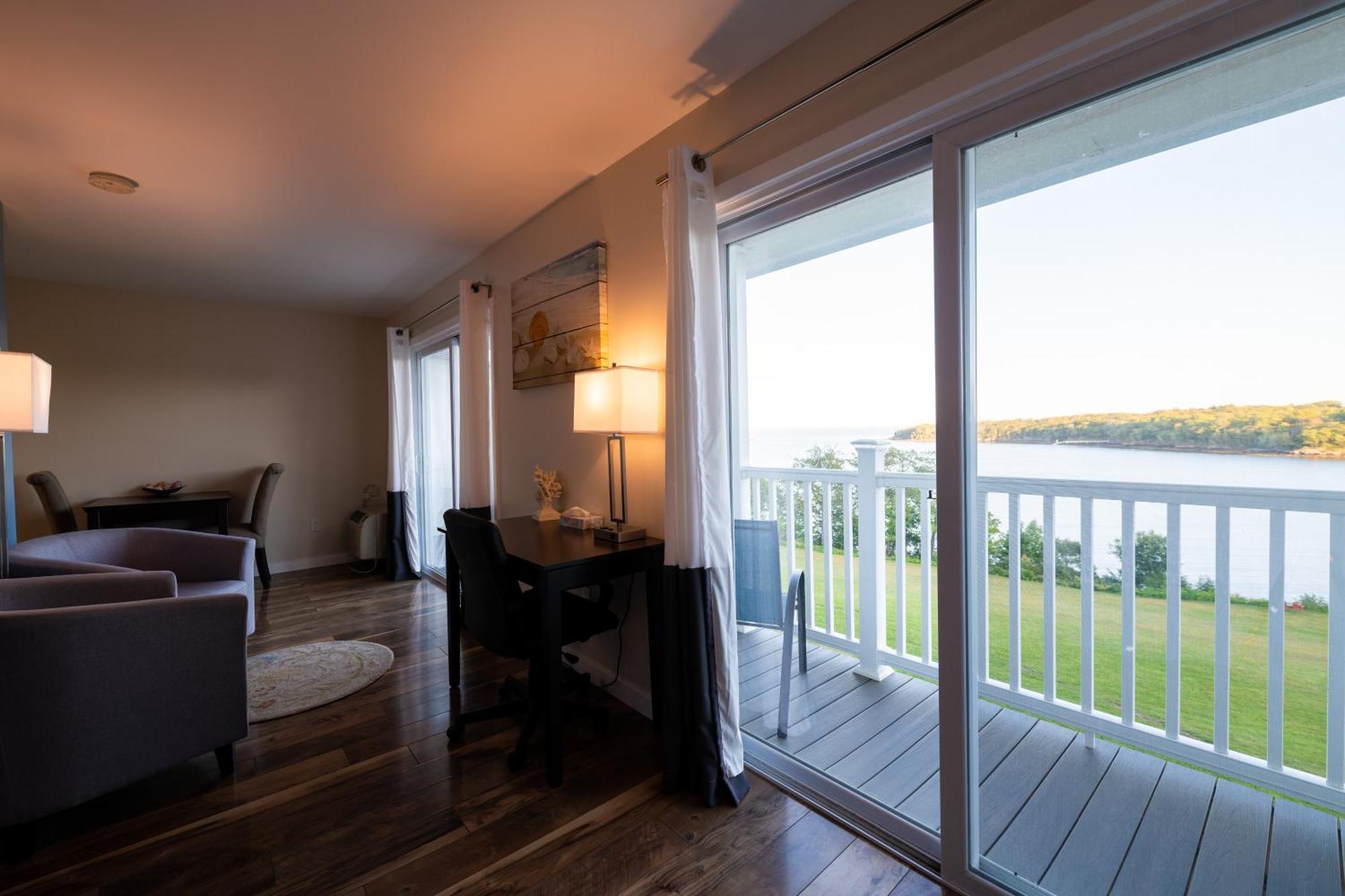 Deluxe Queen Room Balcony