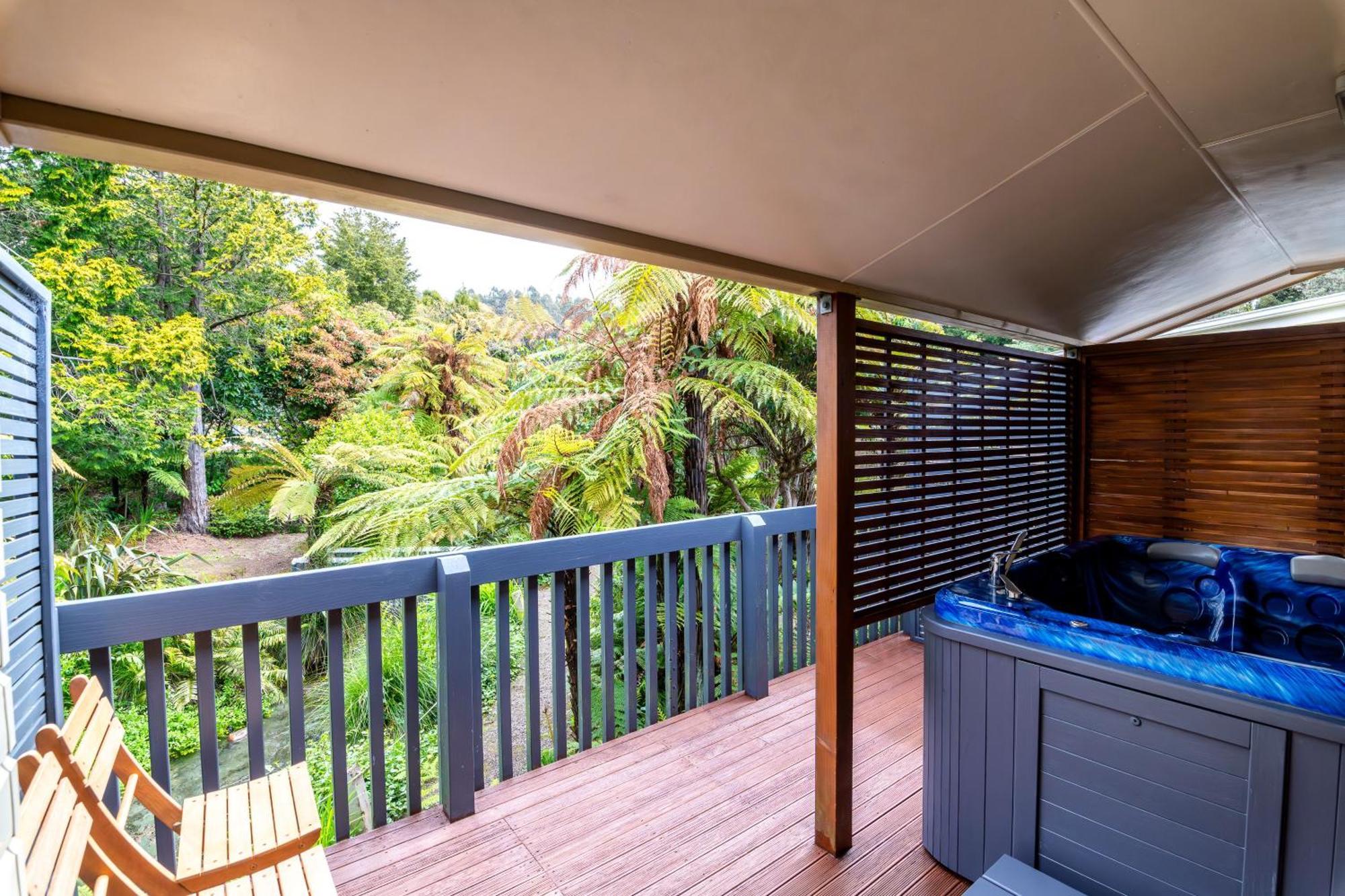 Superior Studio with Outdoor Hot Tub,1544292712:JPEG