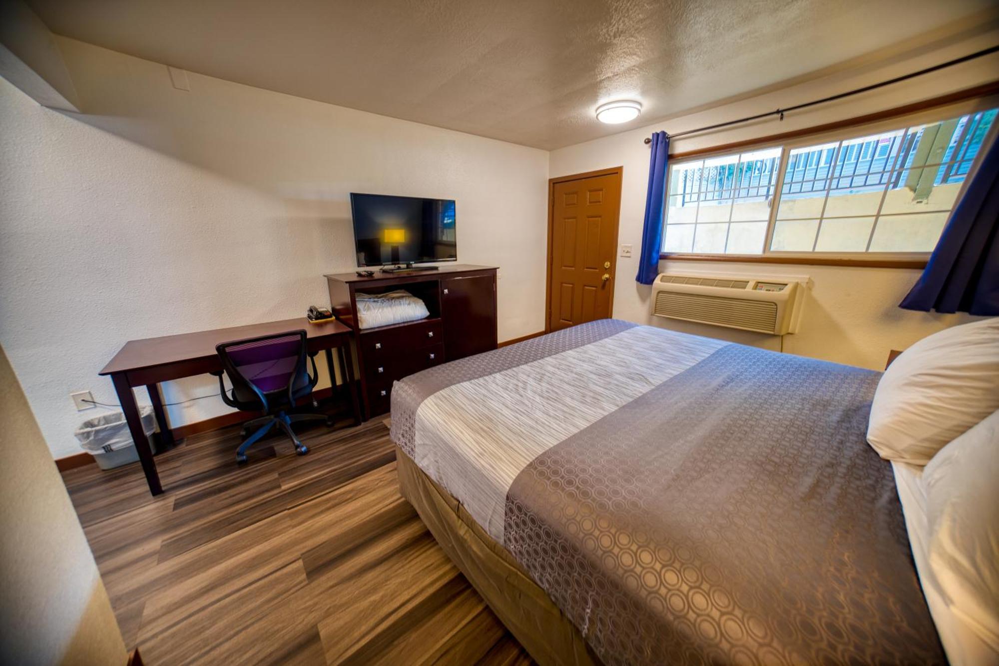 Standard Queen Room
