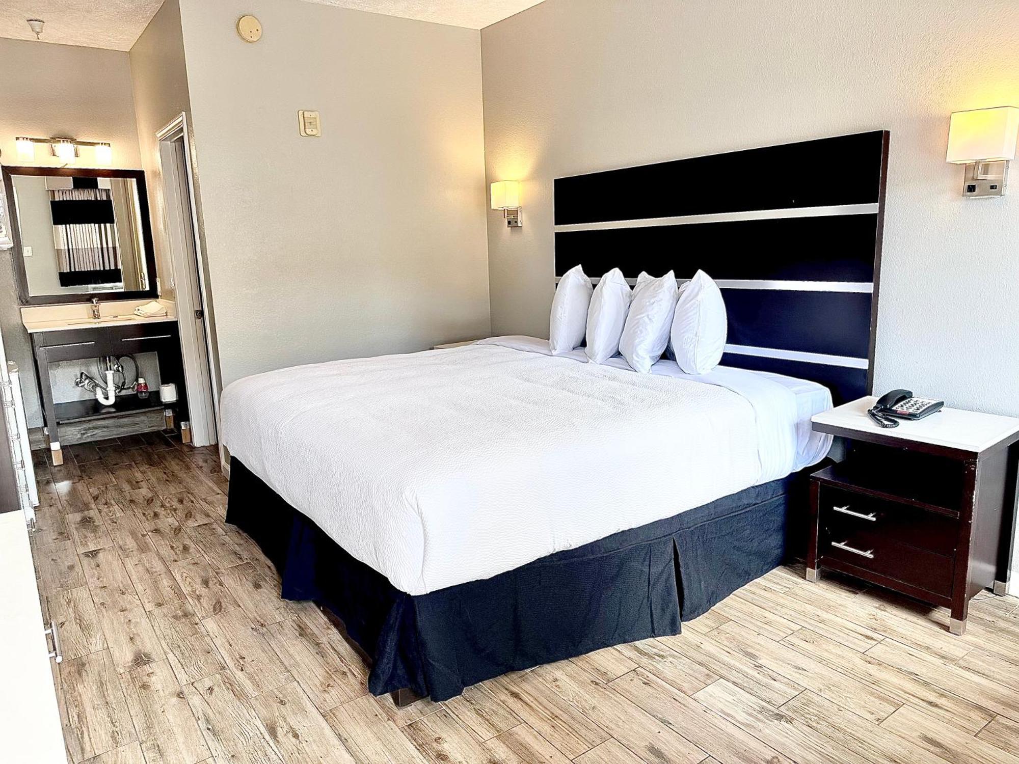 Deluxe King Room