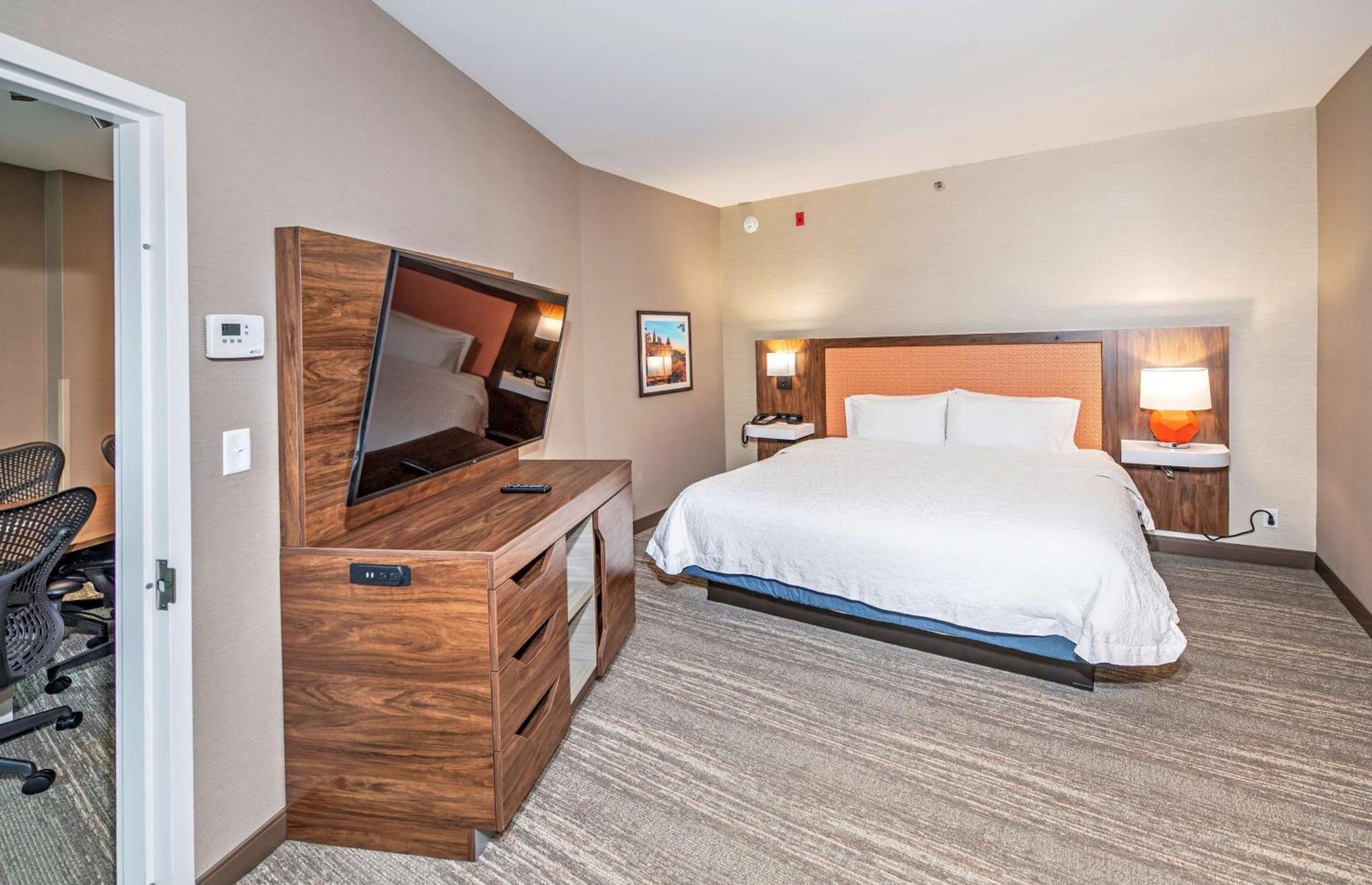Executive Suite,1709599290:JPEG