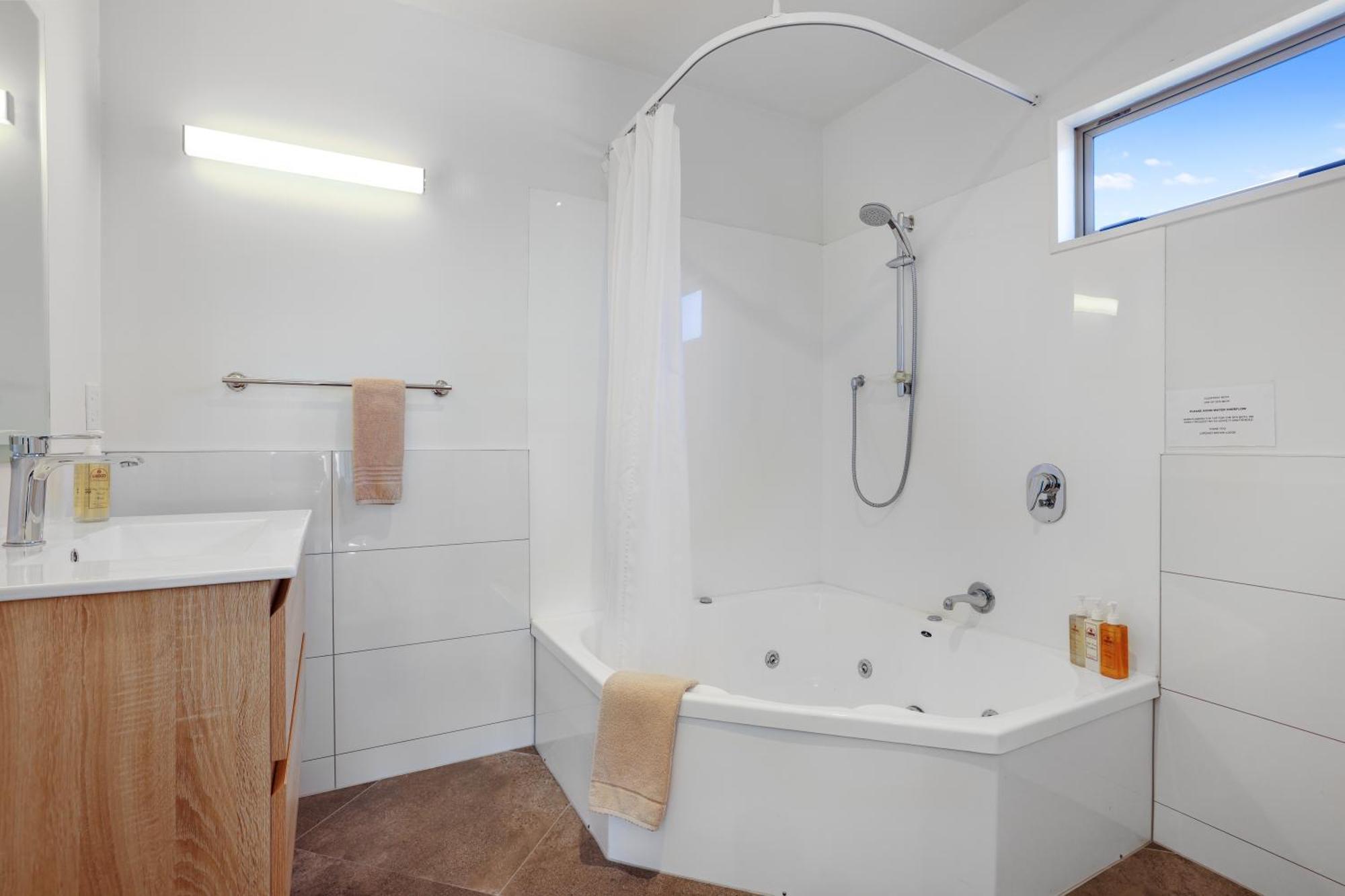 Deluxe Suite with Spa Bath
