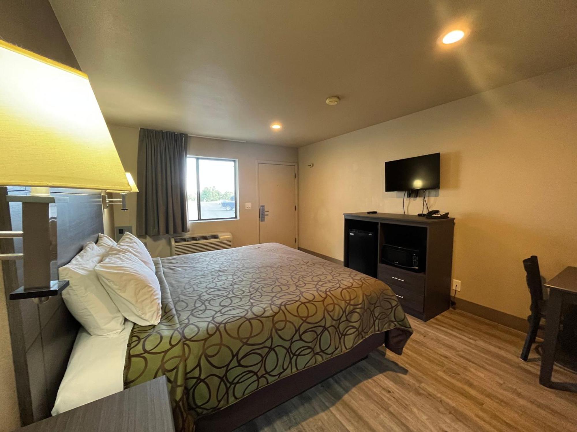 King Room - Non-Smoking
