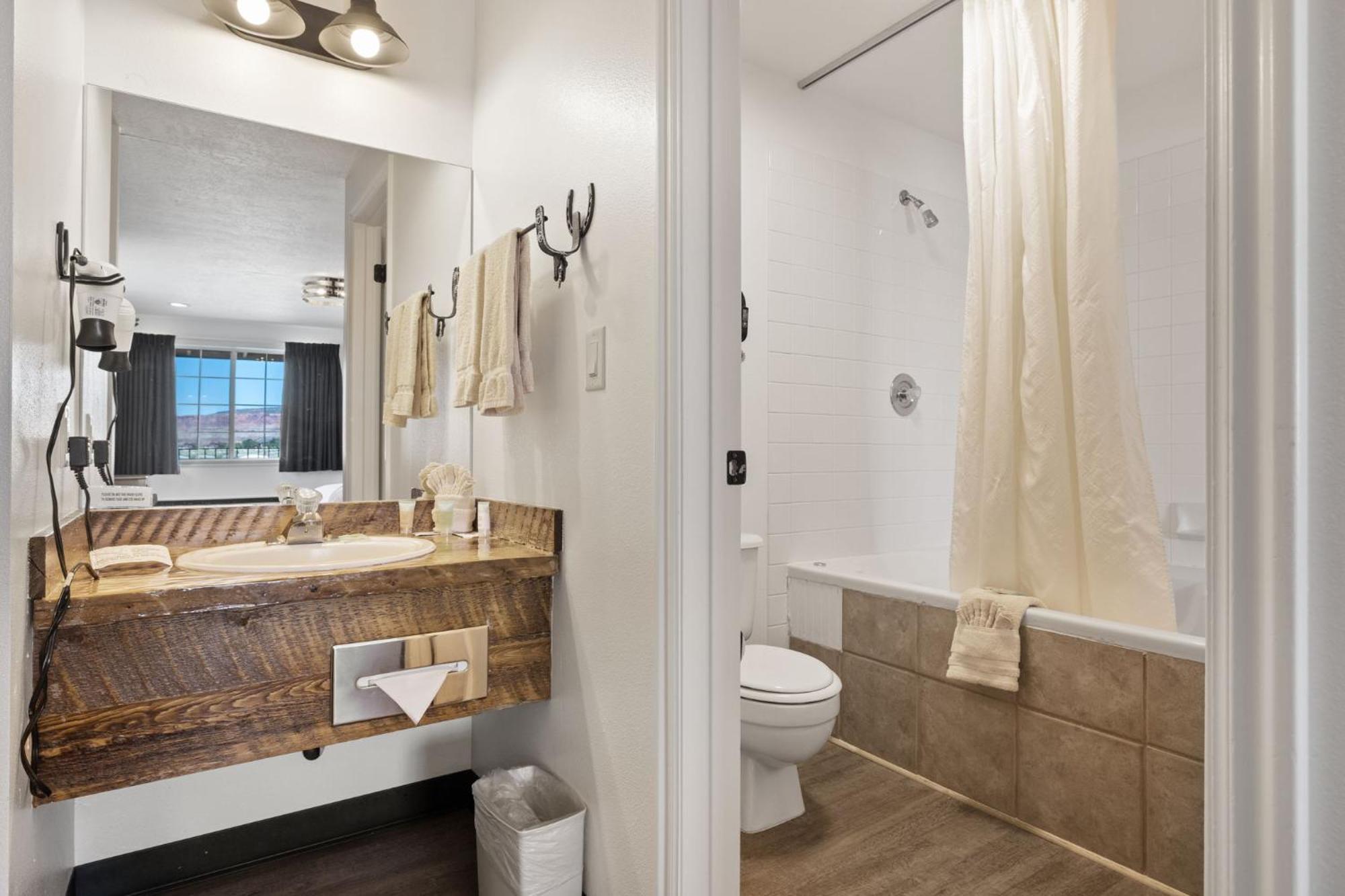 King Suite Spa Bath