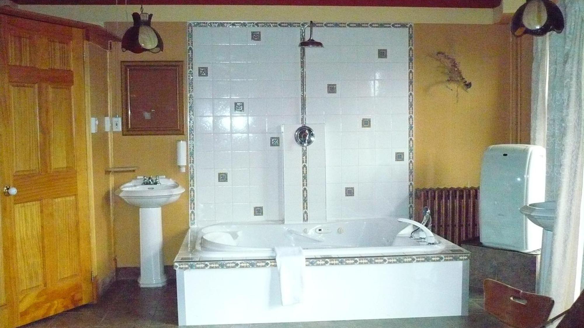 King Room Spa Bath