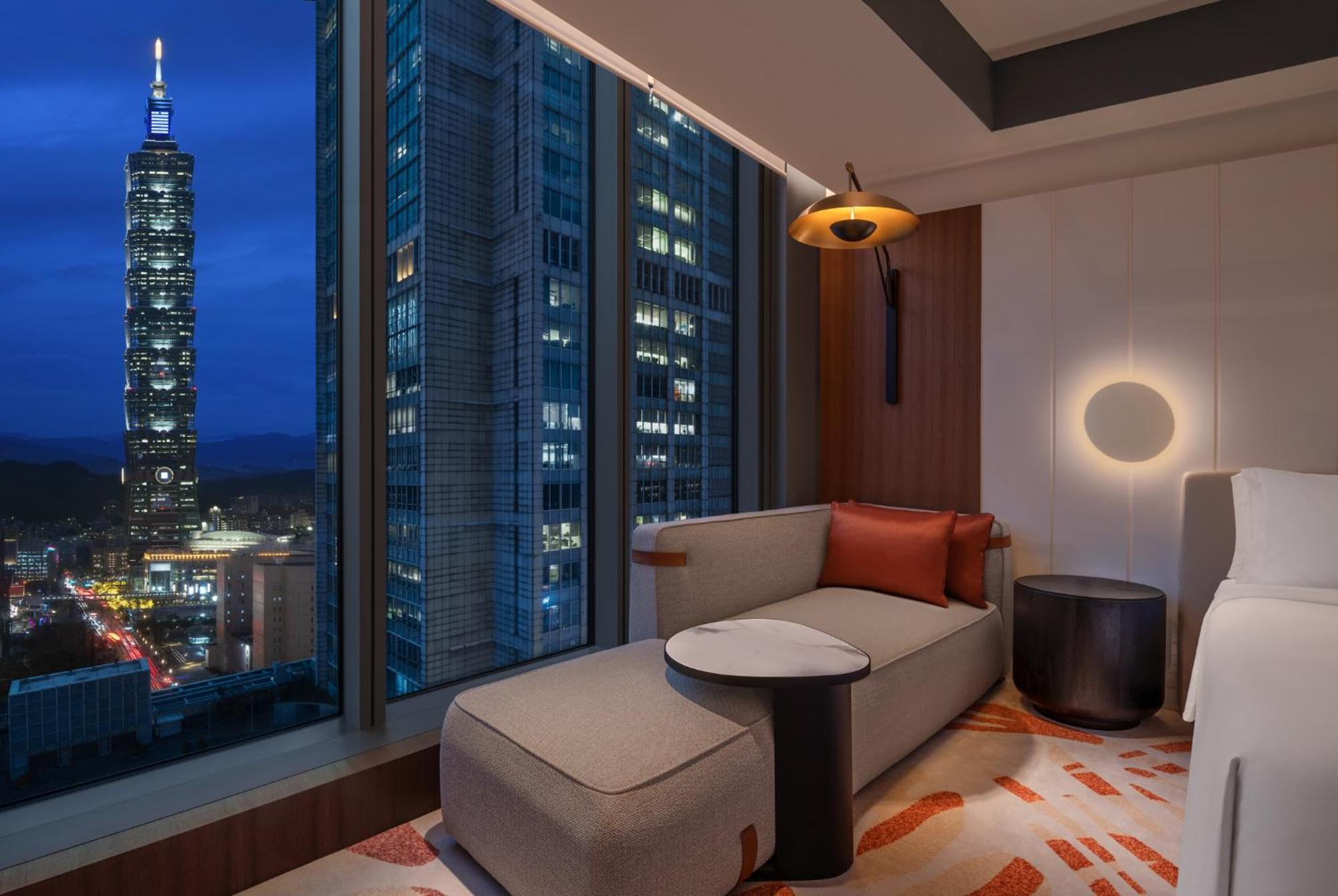 Spectacular Room Guest room 1 King TAIPEI 101 view
