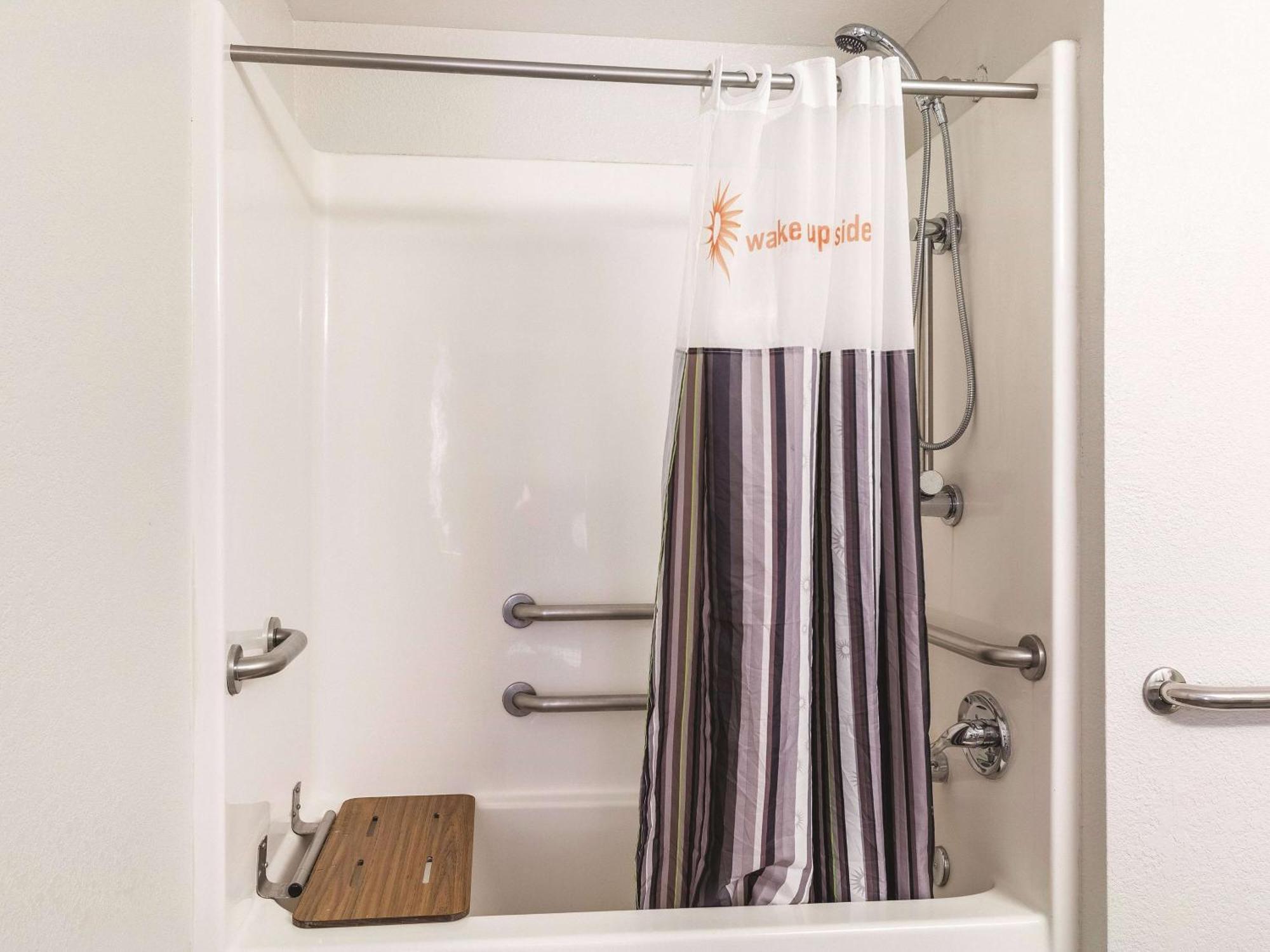 Habitación con bañera adaptada para personas de movilidad reducida y con discapacidad auditiva - No fumadores - 1 cama extragrande