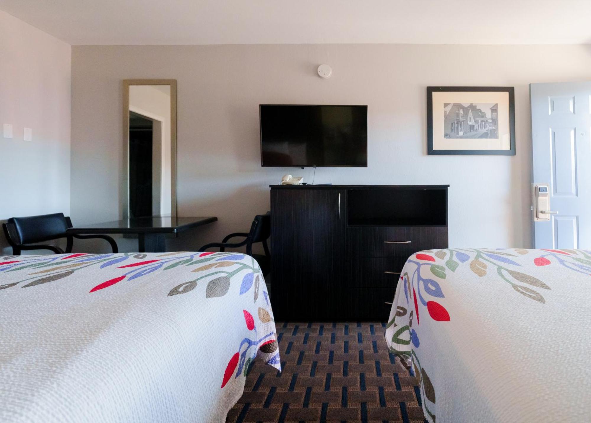 Queen Room Two Queen Beds Non-Smoking