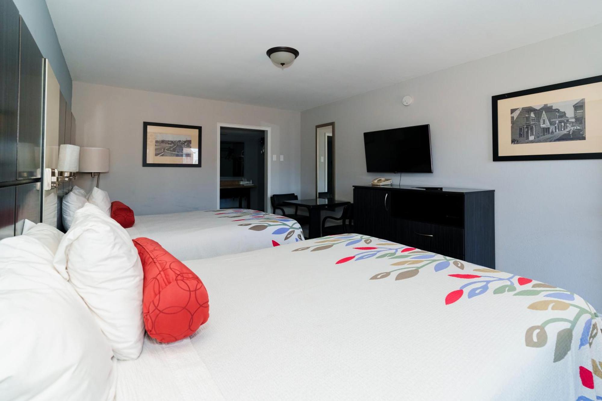 Queen Room Two Queen Beds Non-Smoking