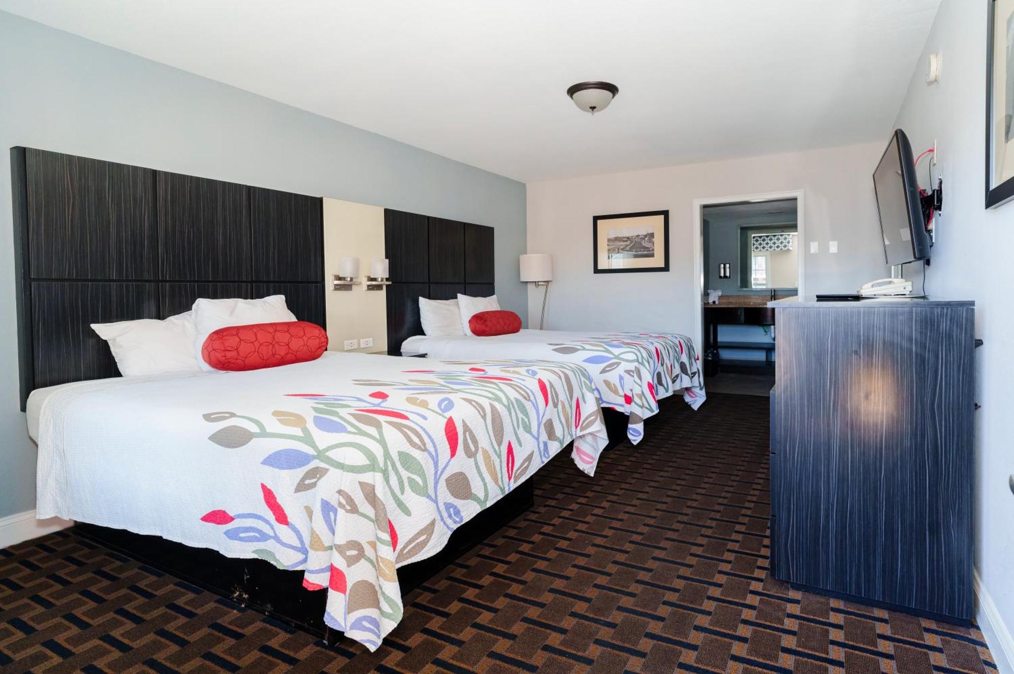 Queen Room Two Queen Beds Non-Smoking