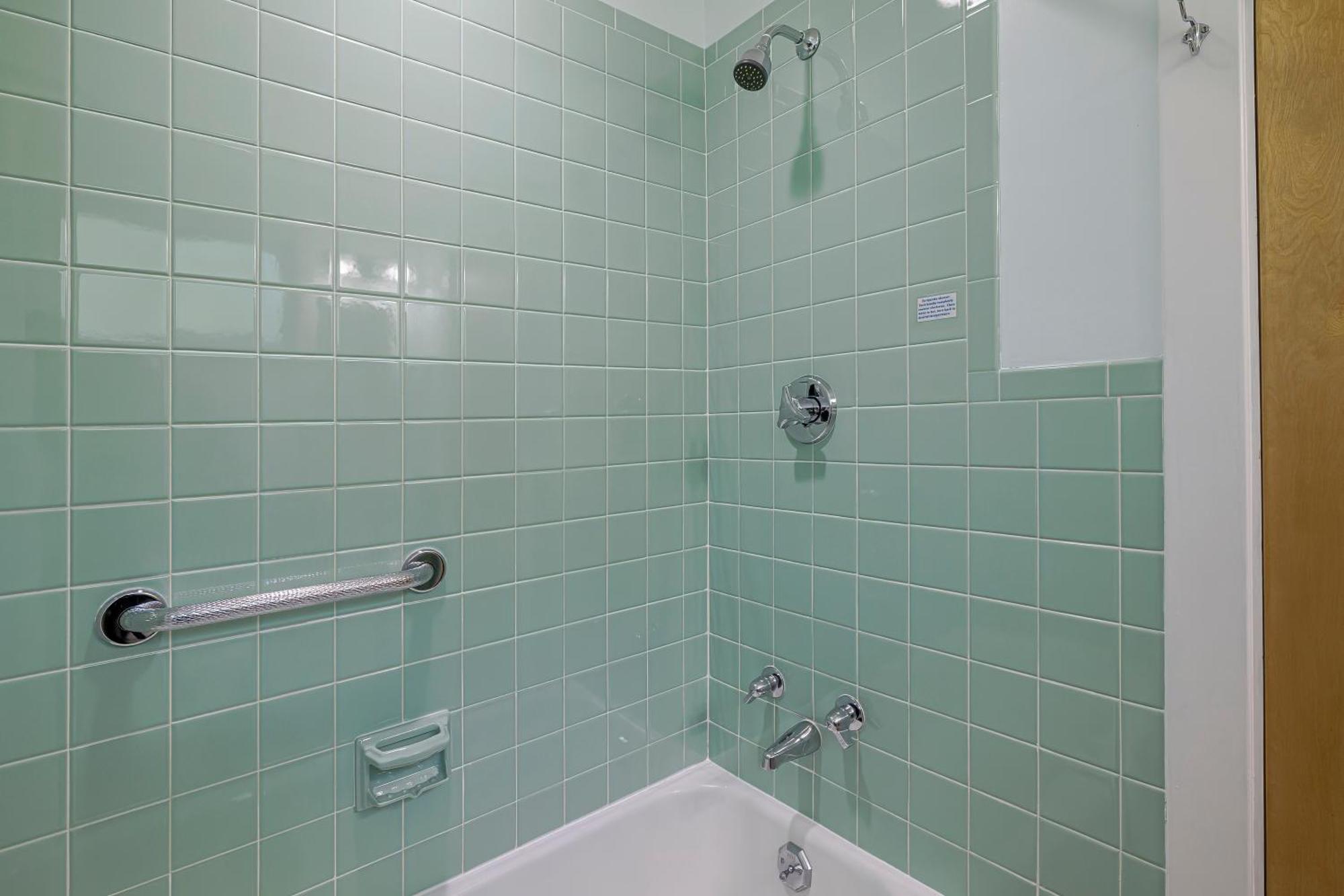 Standard King Room Max Building 1