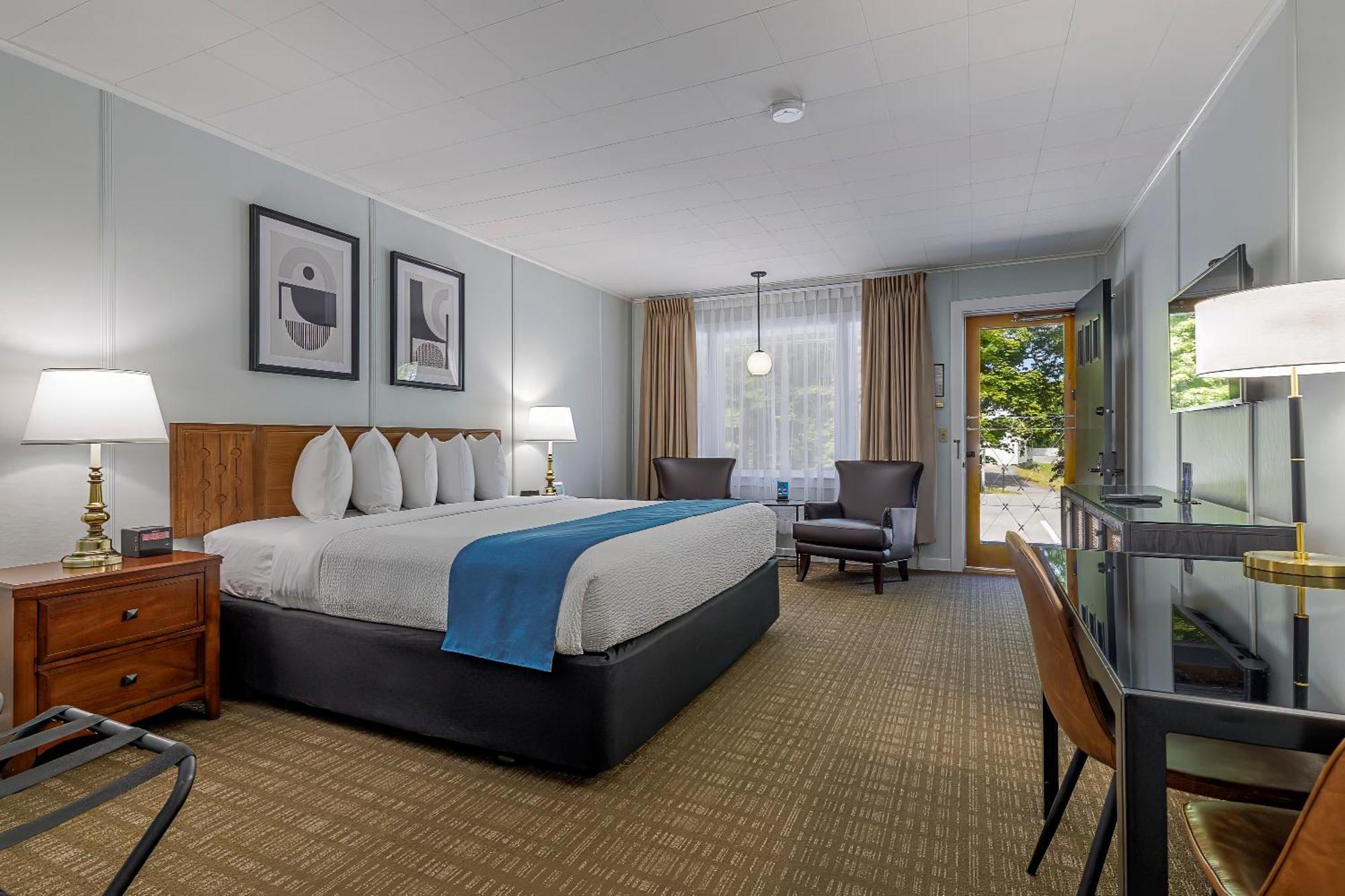 Deluxe King Room Max Building 2,1592901186:JPEG