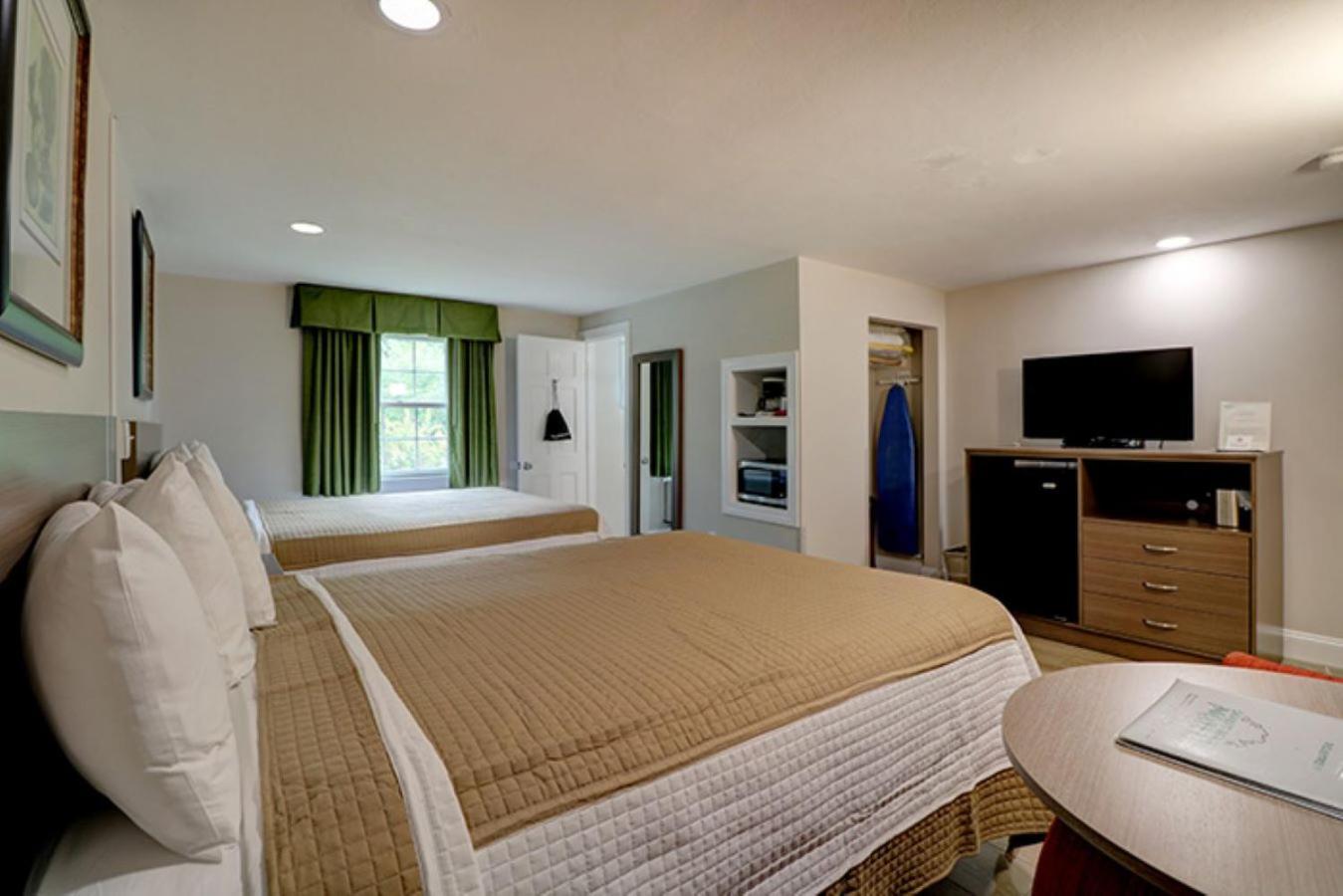 Queen Room with Two Queen Beds,1595403926:JPEG