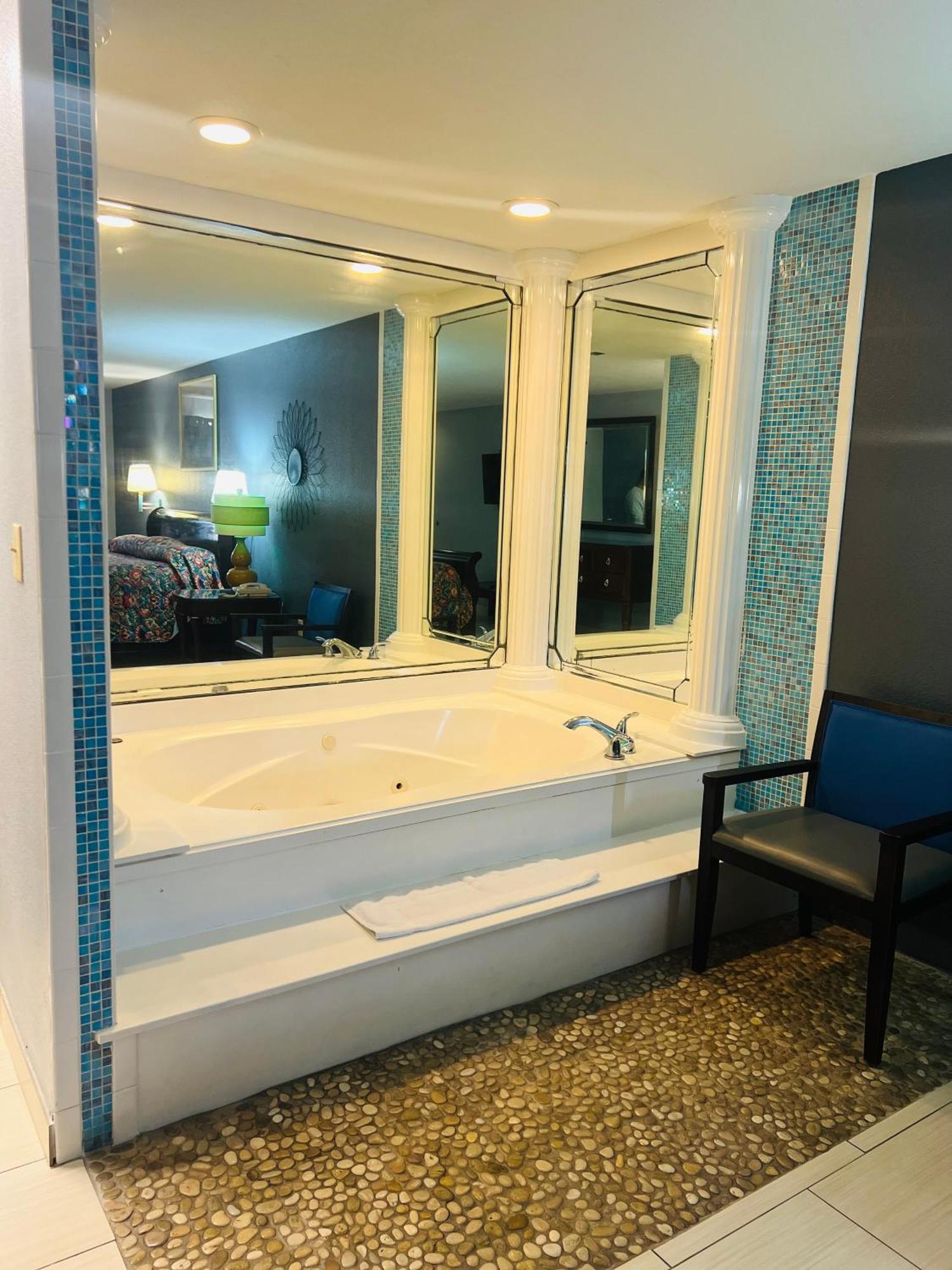 King Room Spa Bath,1596881713:JPEG