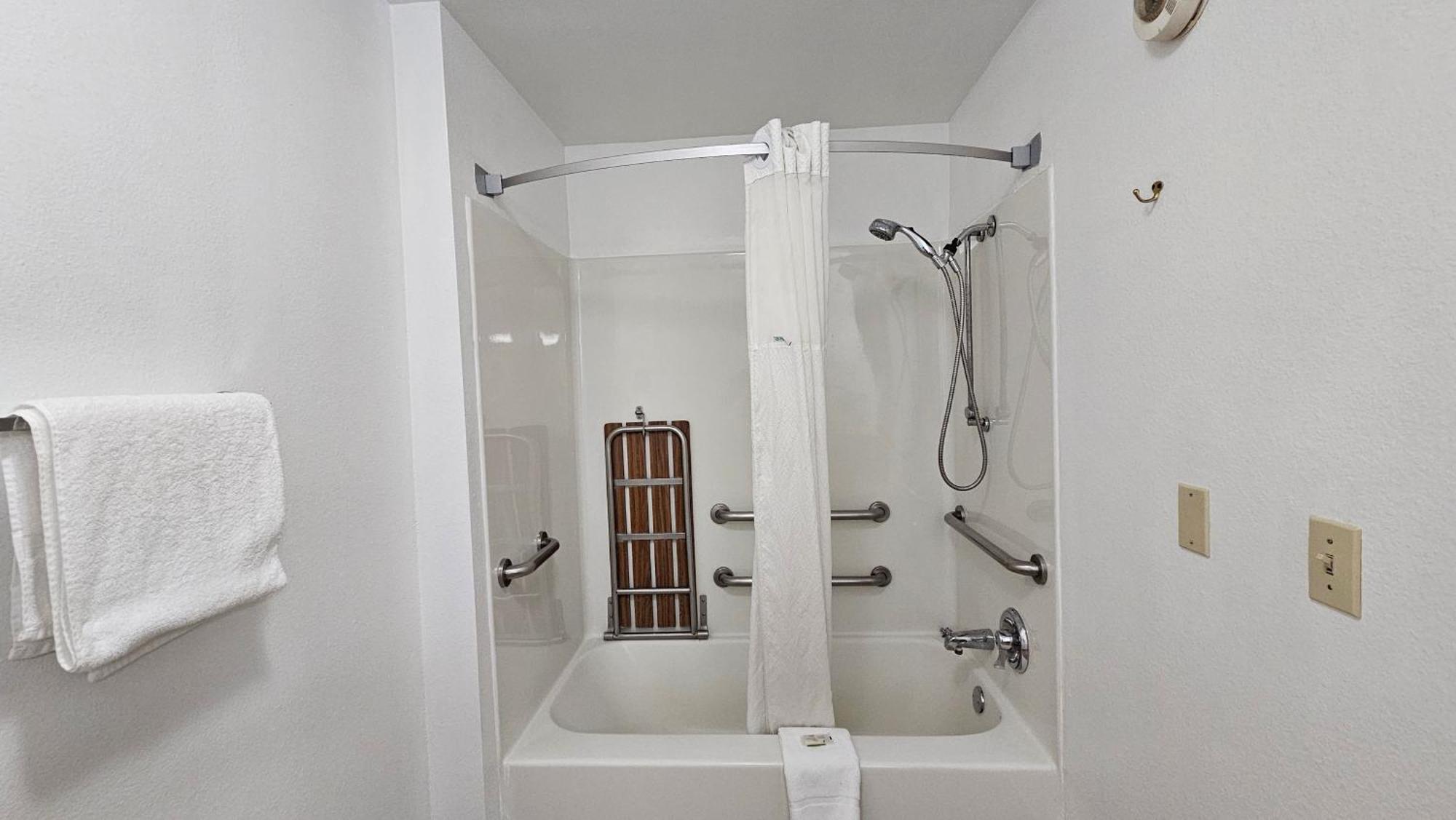 King Room - Mobility Access/Non-Smoking