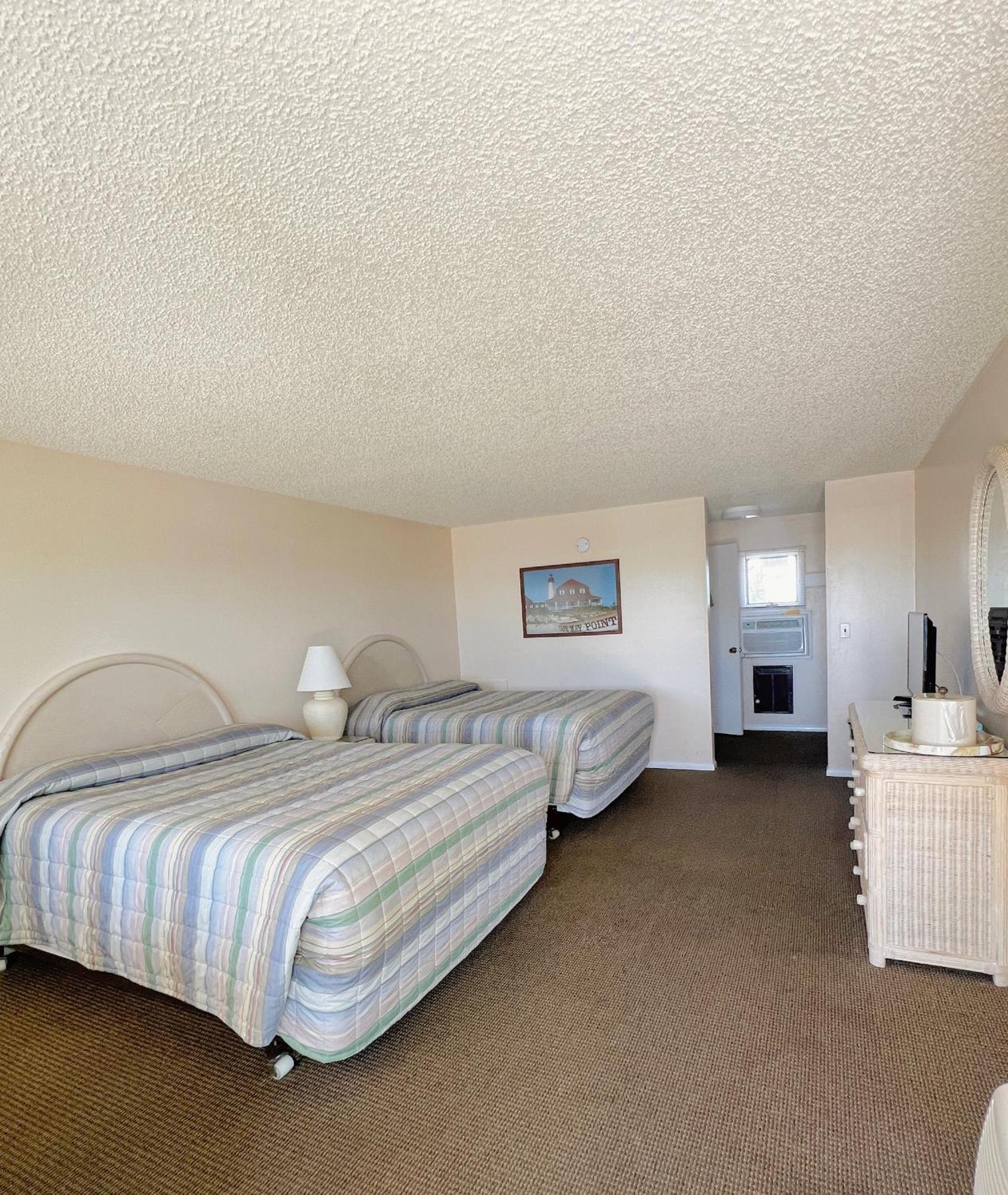 Queen Room with Two Queen Beds,1665404391:JPEG