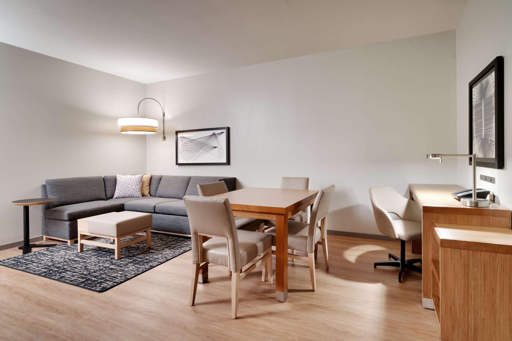 Habitación Doble Specialty con 2 camas grandes y sofá cama
