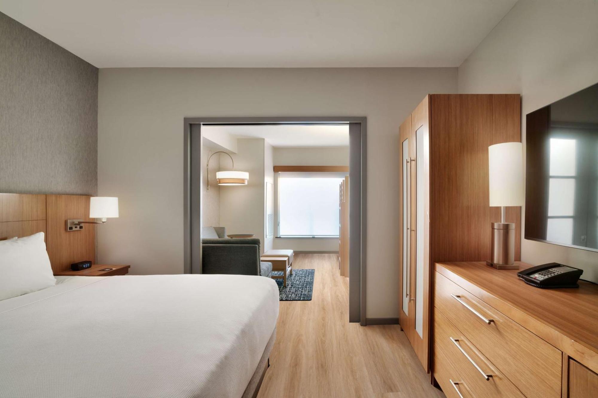 Habitación Familiar con cama extragrande y sofá cama