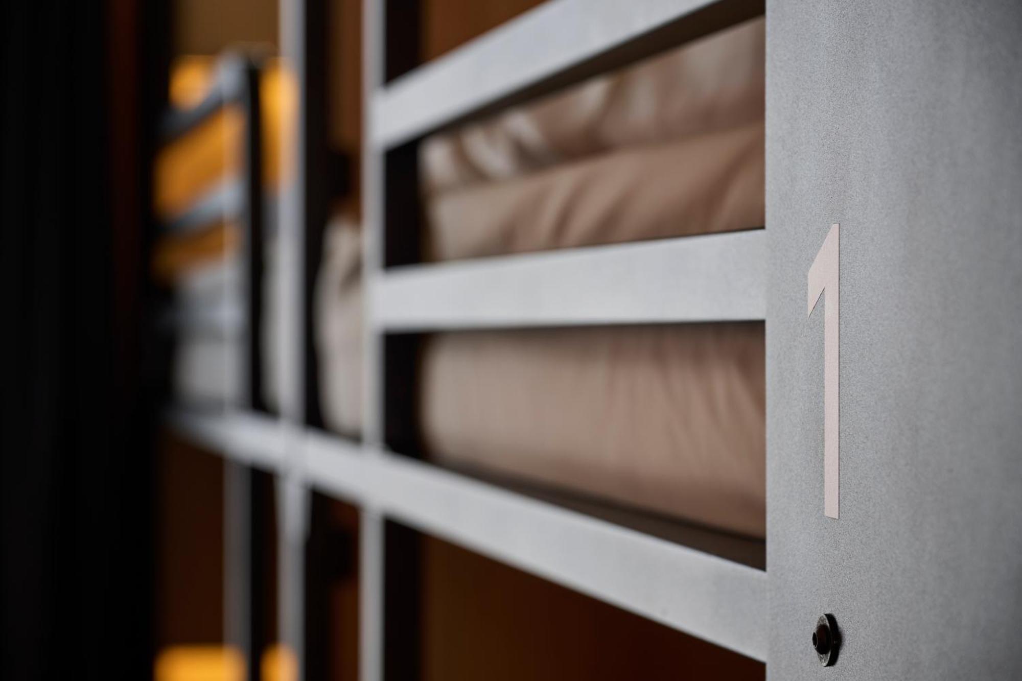 Bed 6-Bed Dormitory Room