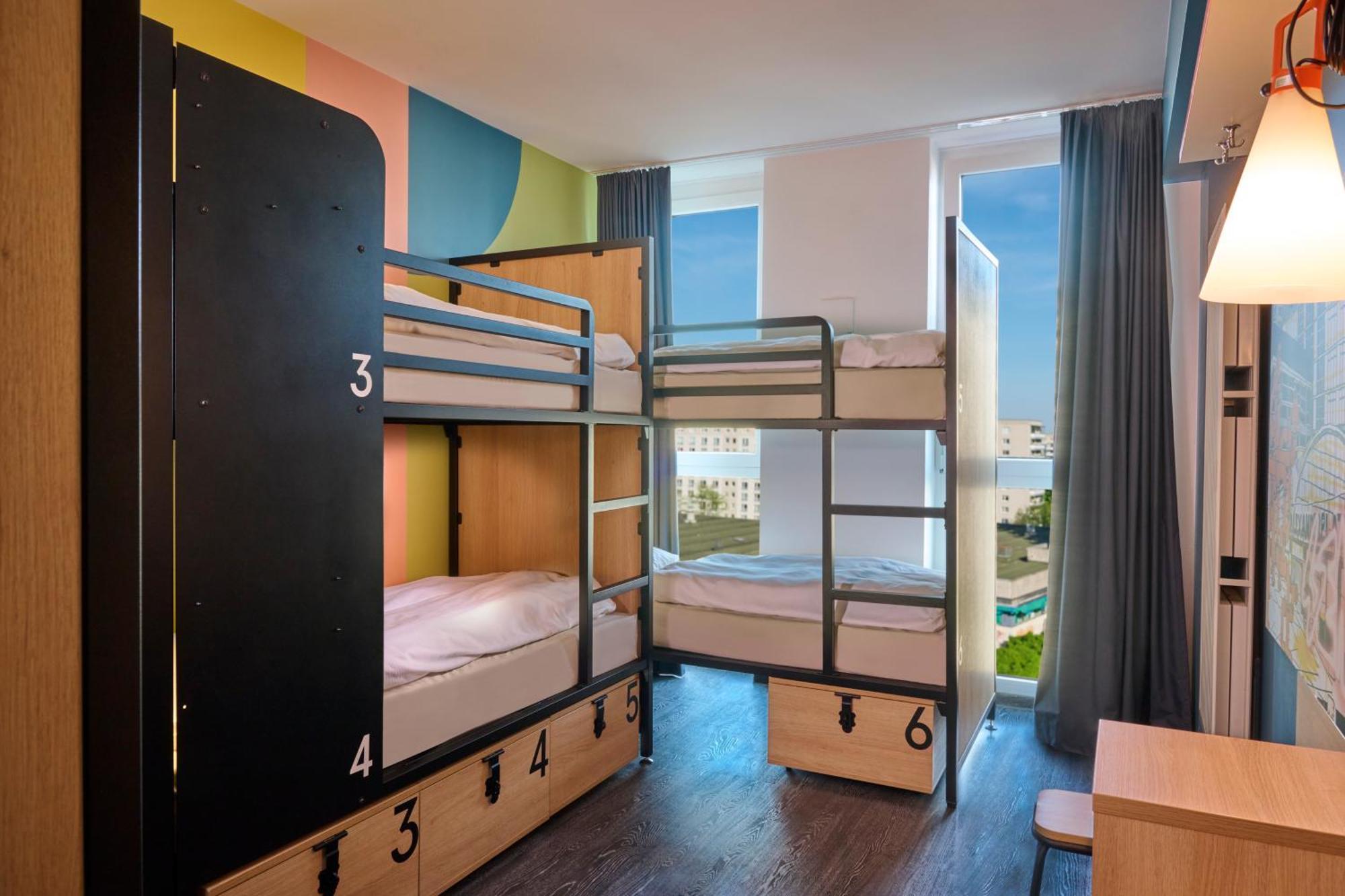 Bed 6-Bed Dormitory Room