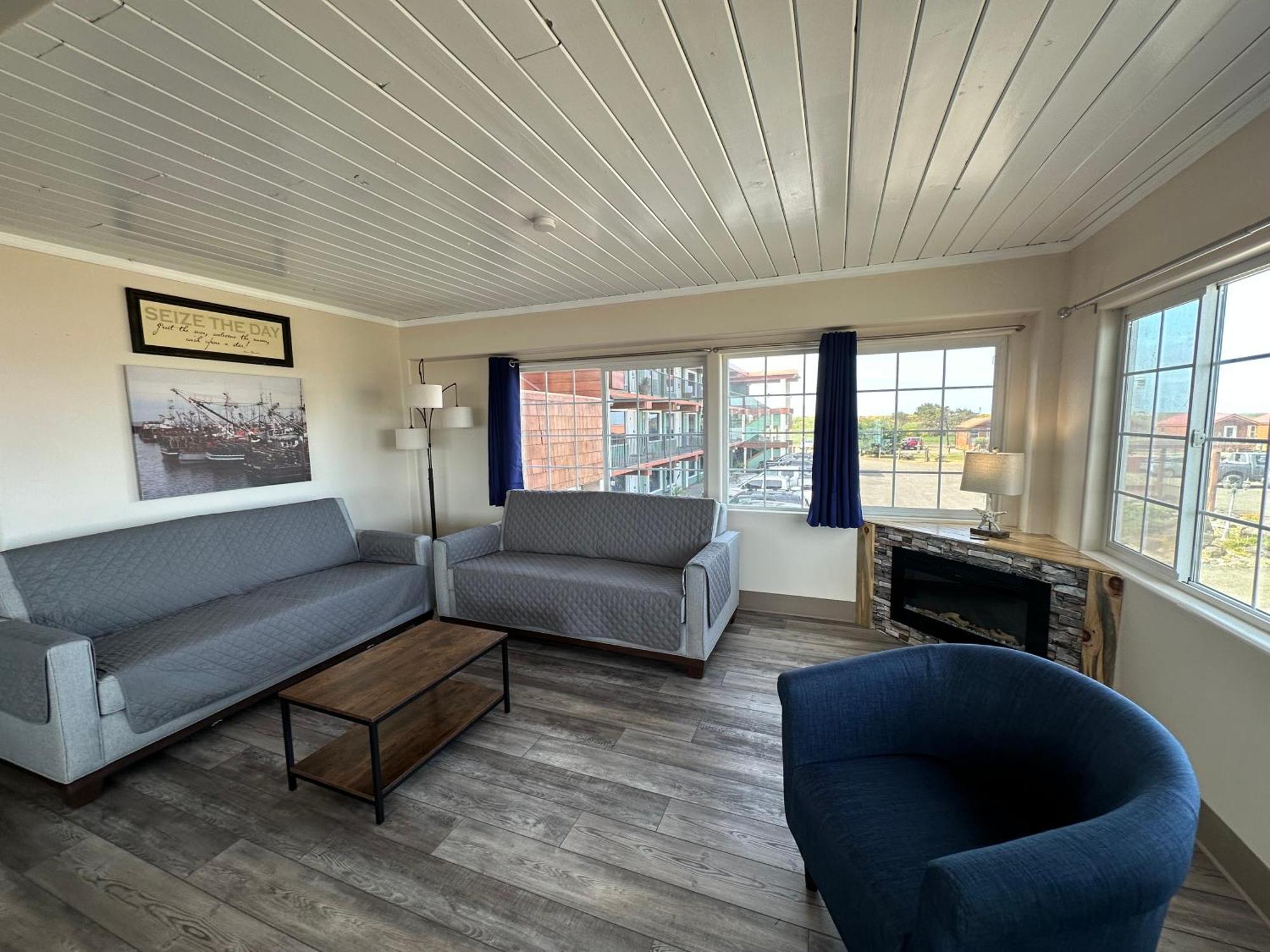 Three Bedroom Suite with Ocean and Harbor Views,1607234624:JPEG